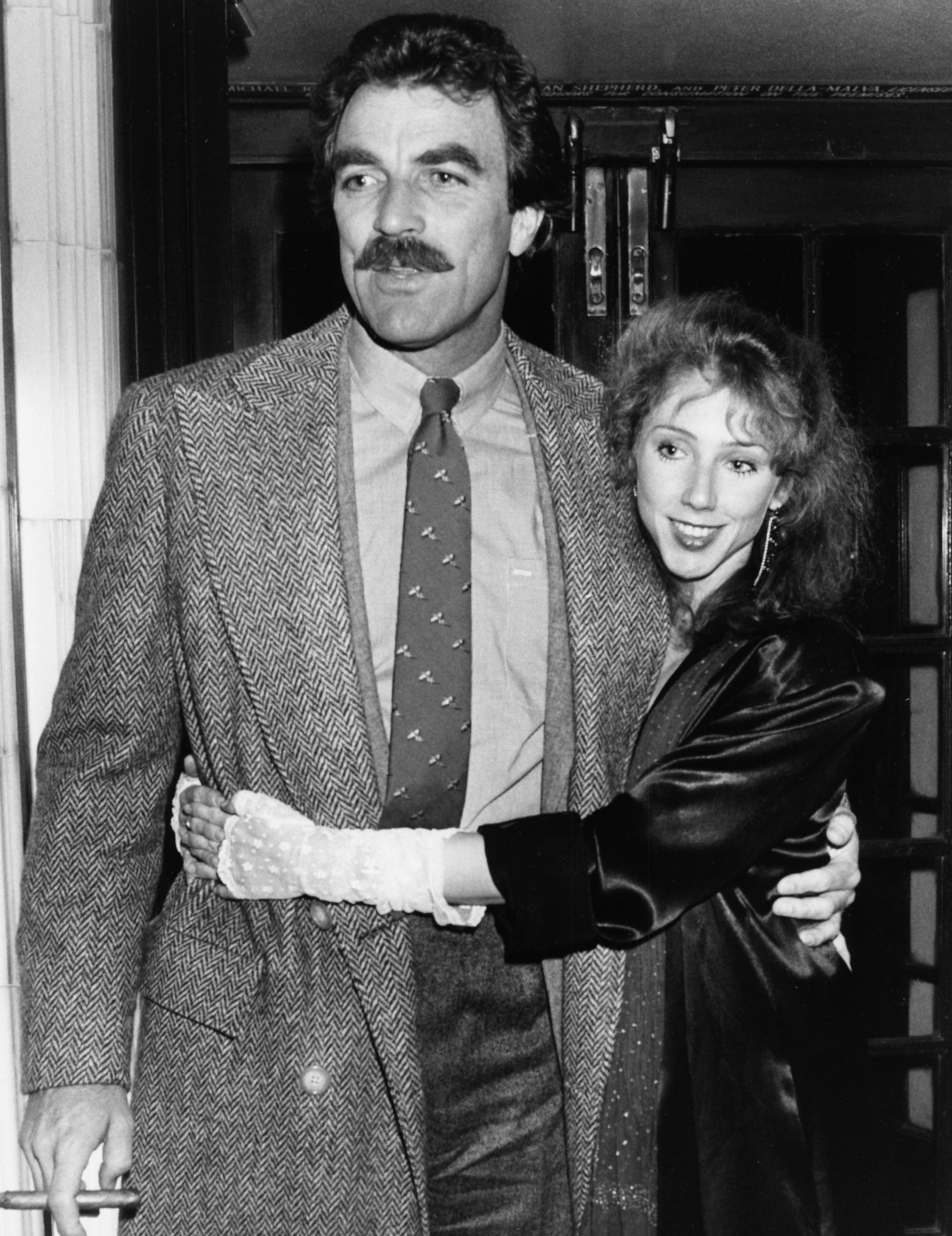 Tom Selleck and Jilly Mack leaving Langan's restaurant in London, April 29th 1985. | Source: Getty Images