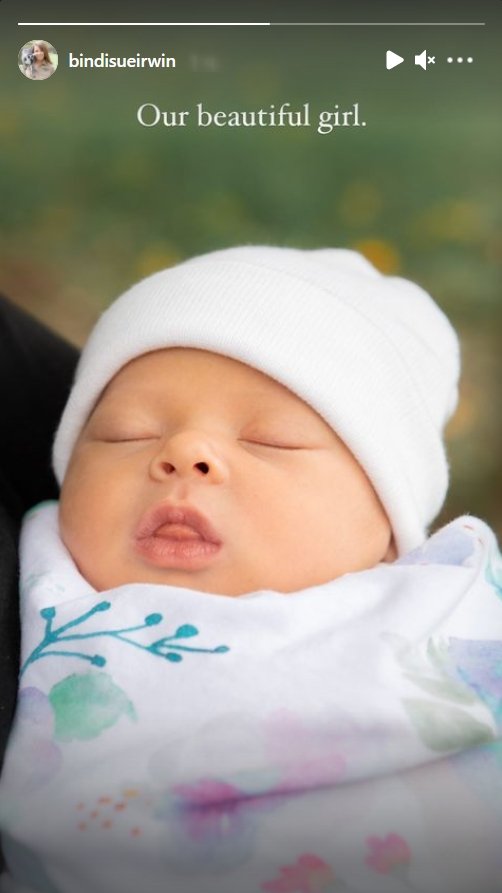 A close-up picture of Bindi Irwin and Chandler Powell's newborn daughter, Grace | Photo: Instagram/bindisueirwin