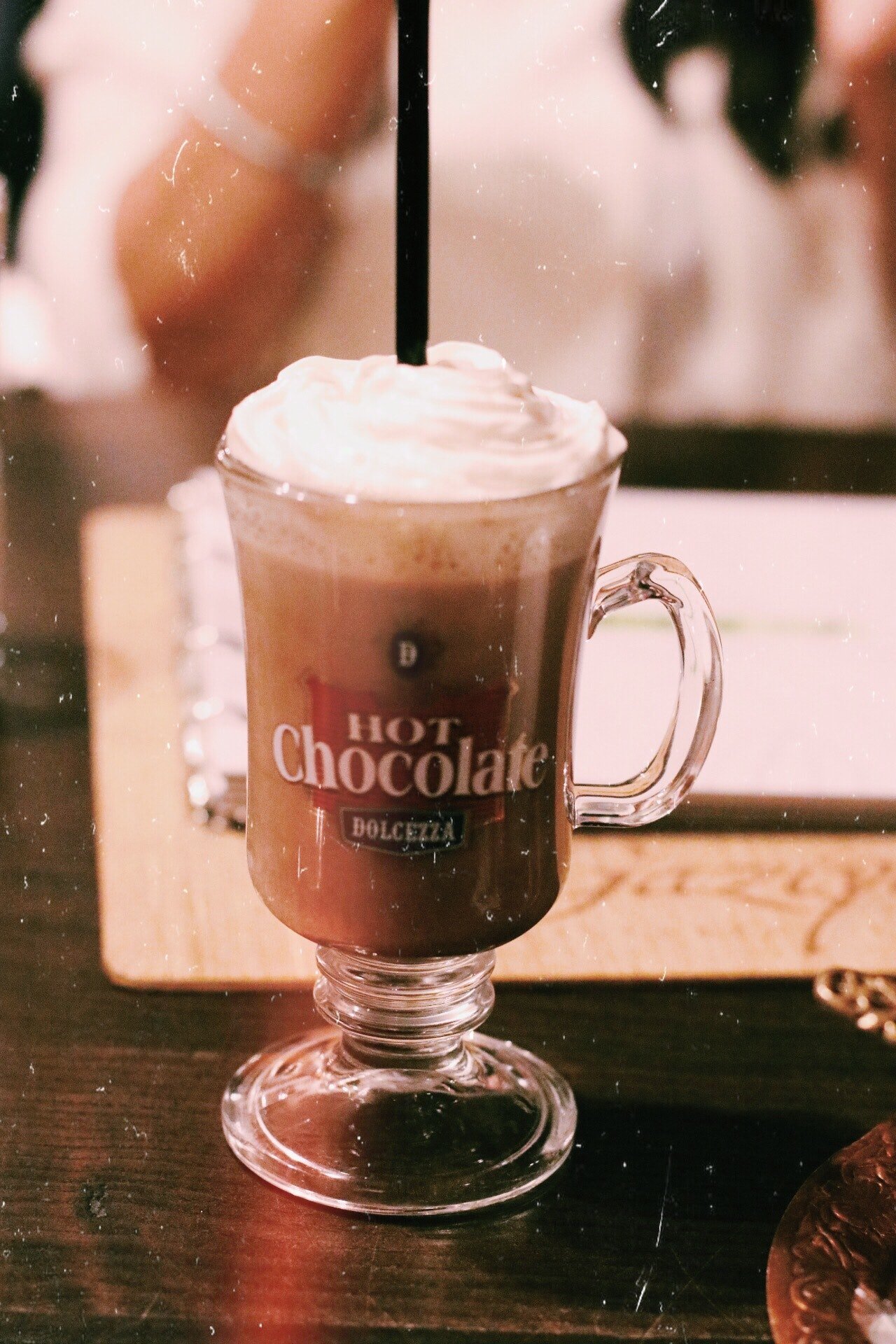 Photo of a chocolatey drink in a cup | Photo: Pexels