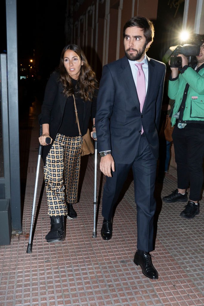 Alejandra Romero y Pedro Armas asiste al funeral de la Sra. Mercedes Junco en la Iglesia de San Fermín de los Navarros en Madrid, España. | Foto: Getty Images Alejandra Romero y Pedro Armas asiste al funeral de la Sra. Mercedes Junco en la Iglesia de San Fermín de los Navarros en Madrid, España. | Foto: Getty Images