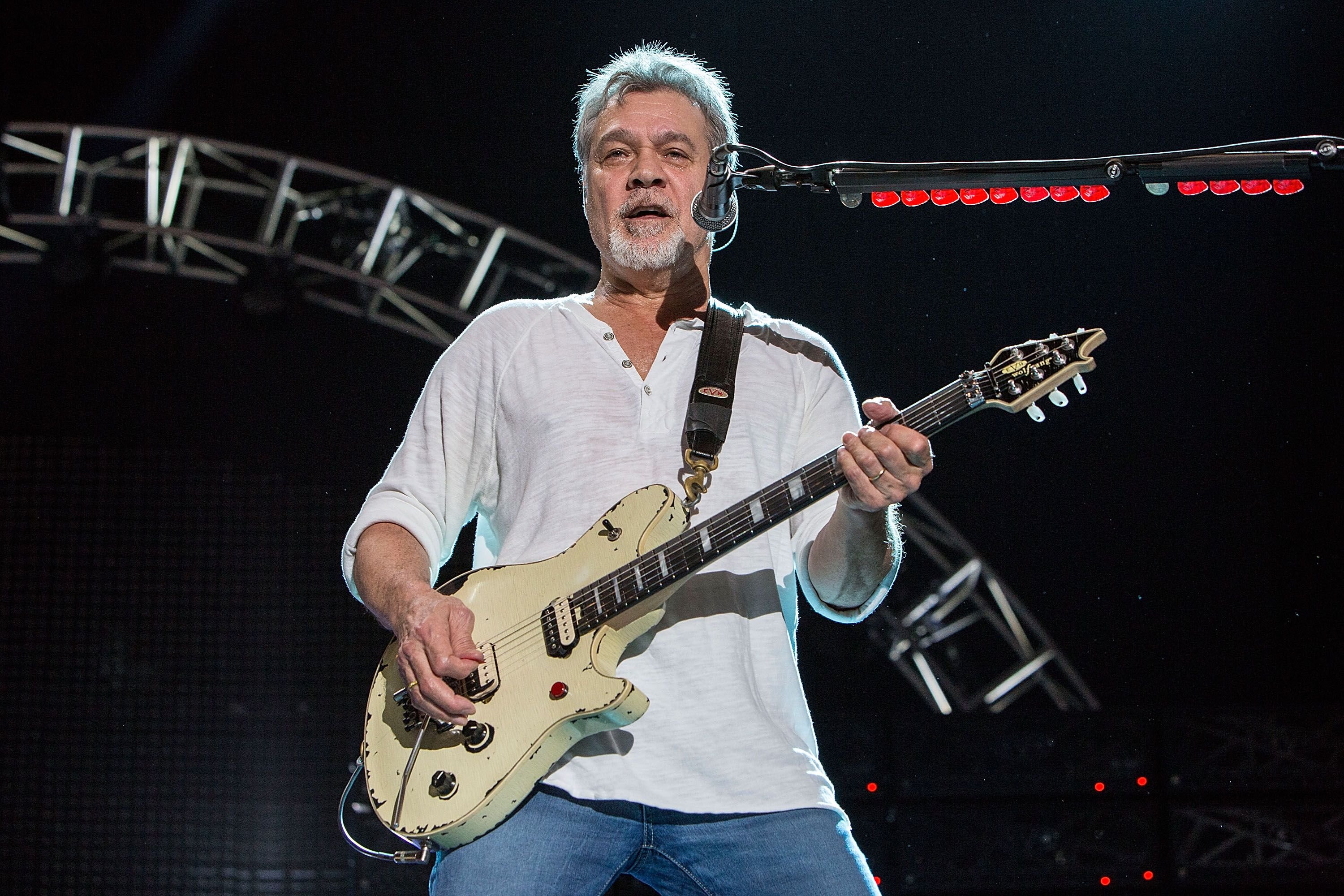 Guitarist Eddie Van Halen of Van Halen performs on stage at Sleep Train Amphitheatre on September 30, 2015 | Photo: Getty Images