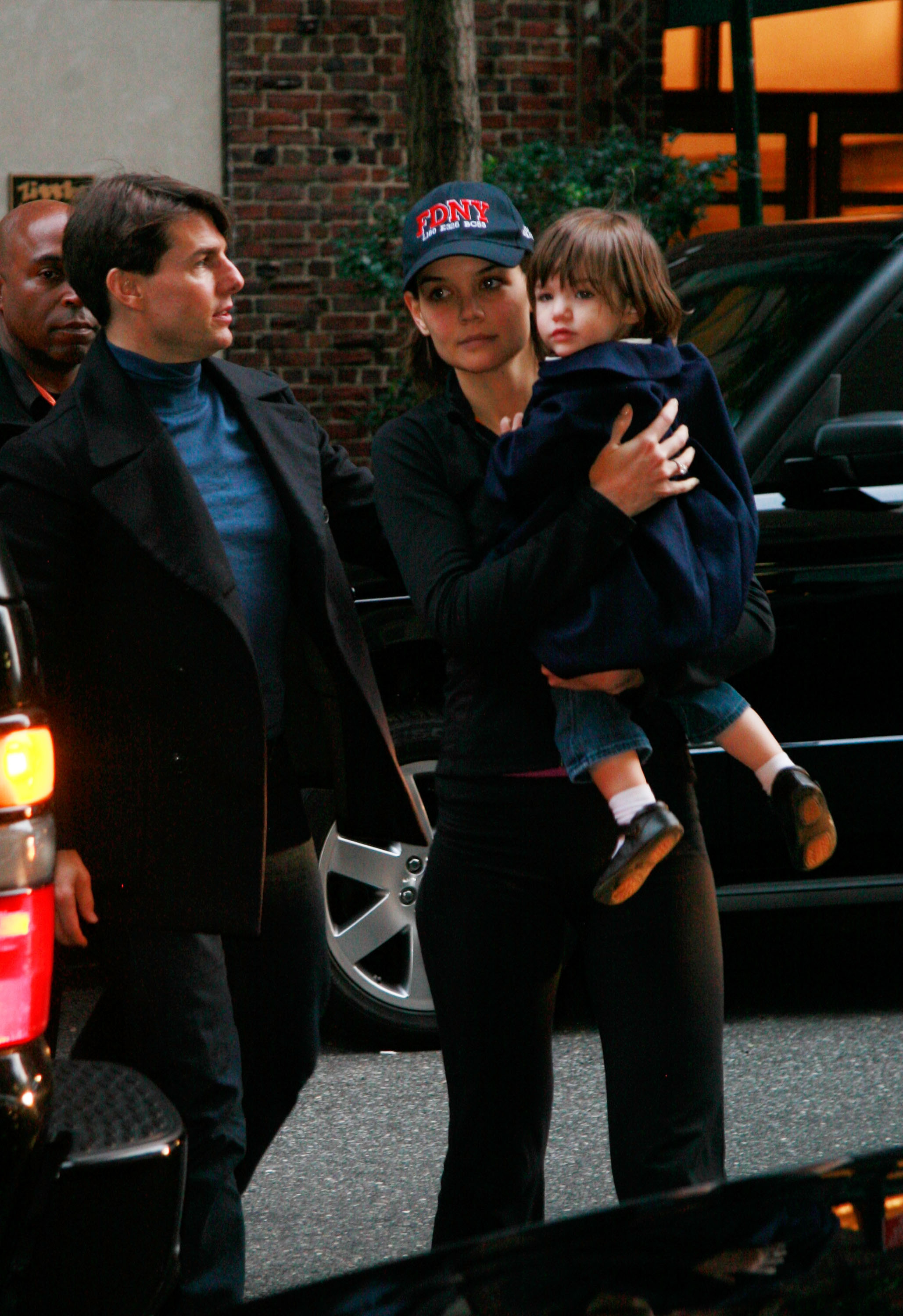 Tom Cruise and Katie Holmes return to their hotel with their daughter, Suri Cruise, after attending the New York City Marathon. | Source: Getty Images