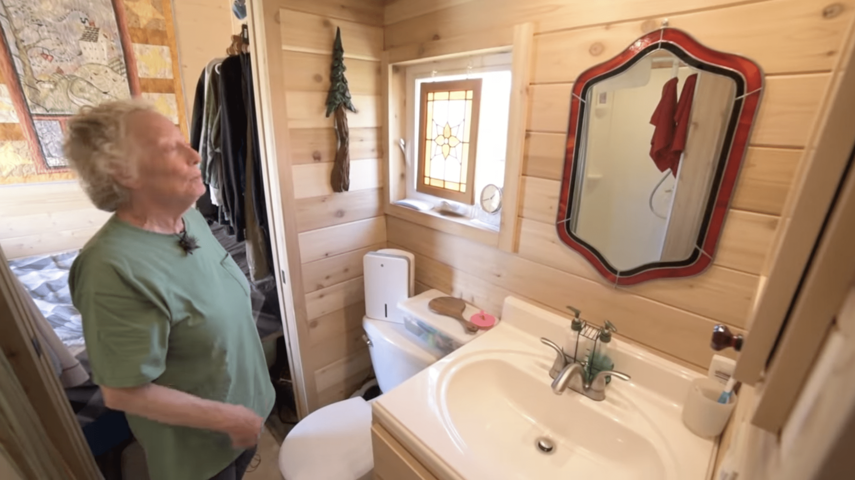 Penny shows her bathroom area. | Source: YouTube.com/TinyHomeTours