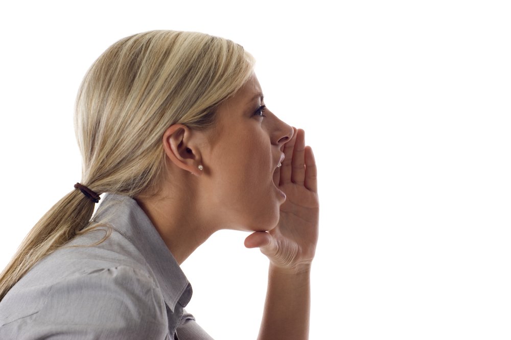 A woman shouting.| Photo: Shutterstock.