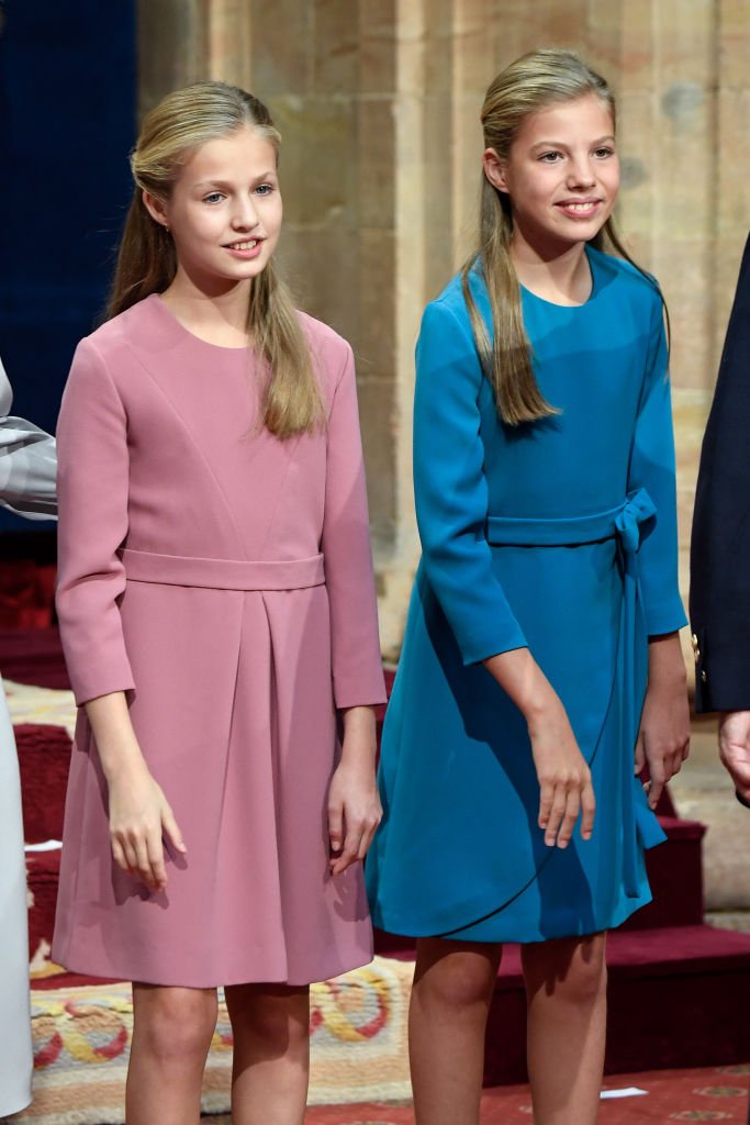 La princesa Leonor y la princesa Sofía de España felicitan a los ganadores de los Premios 'Princesa De Asturias' 2019 en Oviedo, España. | Foto: Getty Images La princesa Leonor y la princesa Sofía de España felicitan a los ganadores de los Premios 'Princesa De Asturias' 2019 en Oviedo, España. | Foto: Getty Images