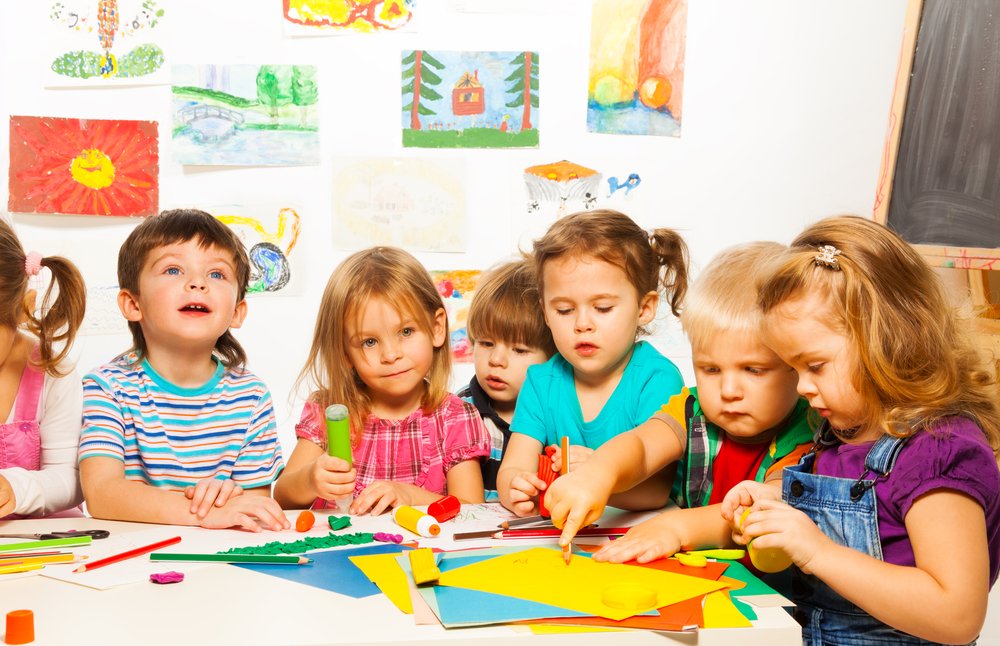 Group of kindergarten children in class | Photo: Shutterstock/Sergey Novikov