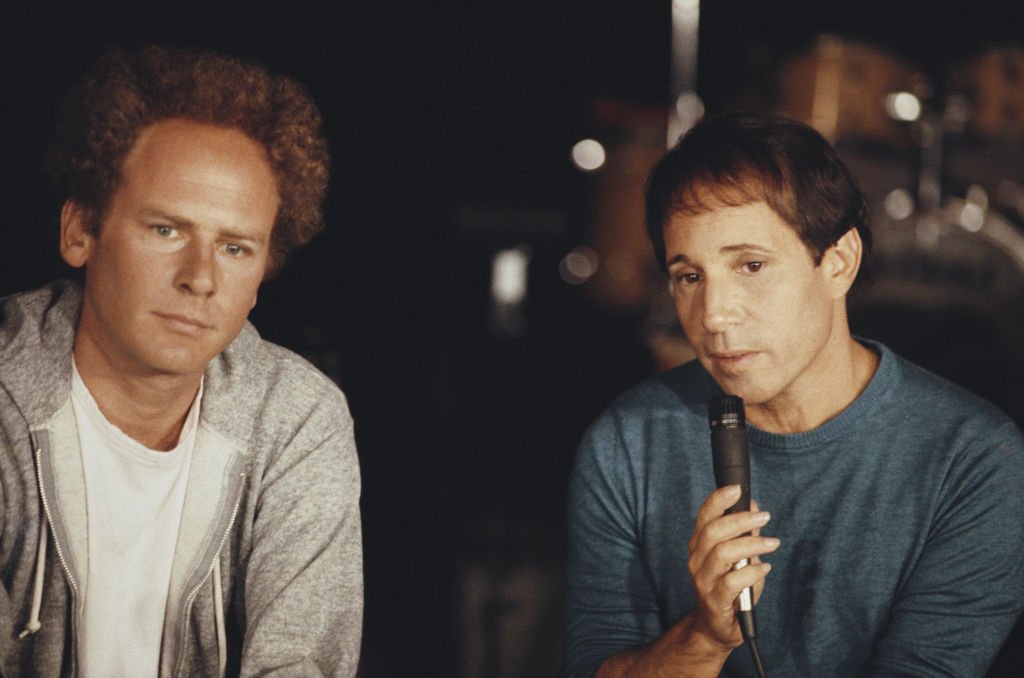 Art Garfunkel and Paul Simon pictured at a press conference to promote their upcoming reunion concert in Central Park, New York in September 1981. | Photo: Getty Images