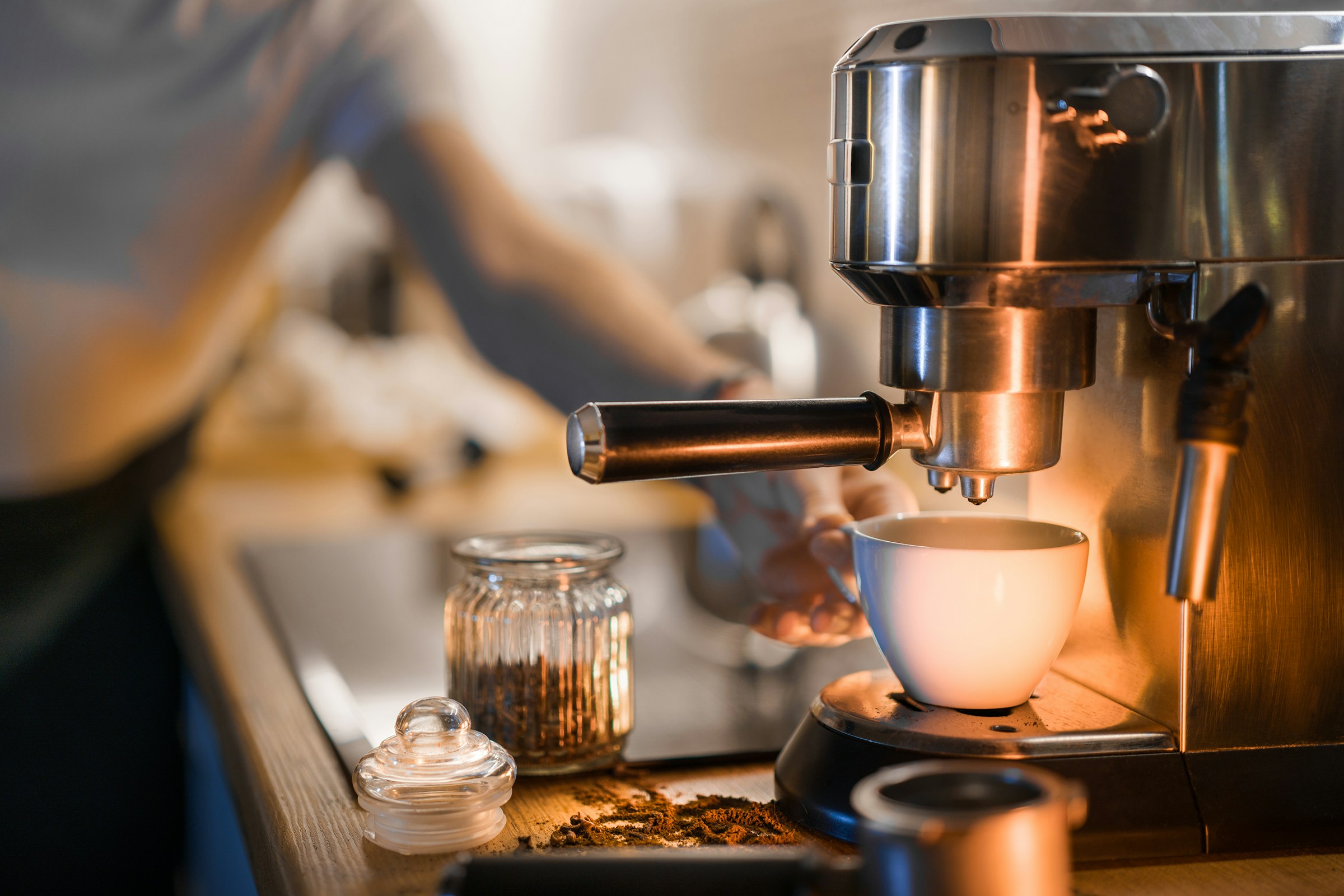 A coffee machine with a white ceramic cup | Source: Unsplash