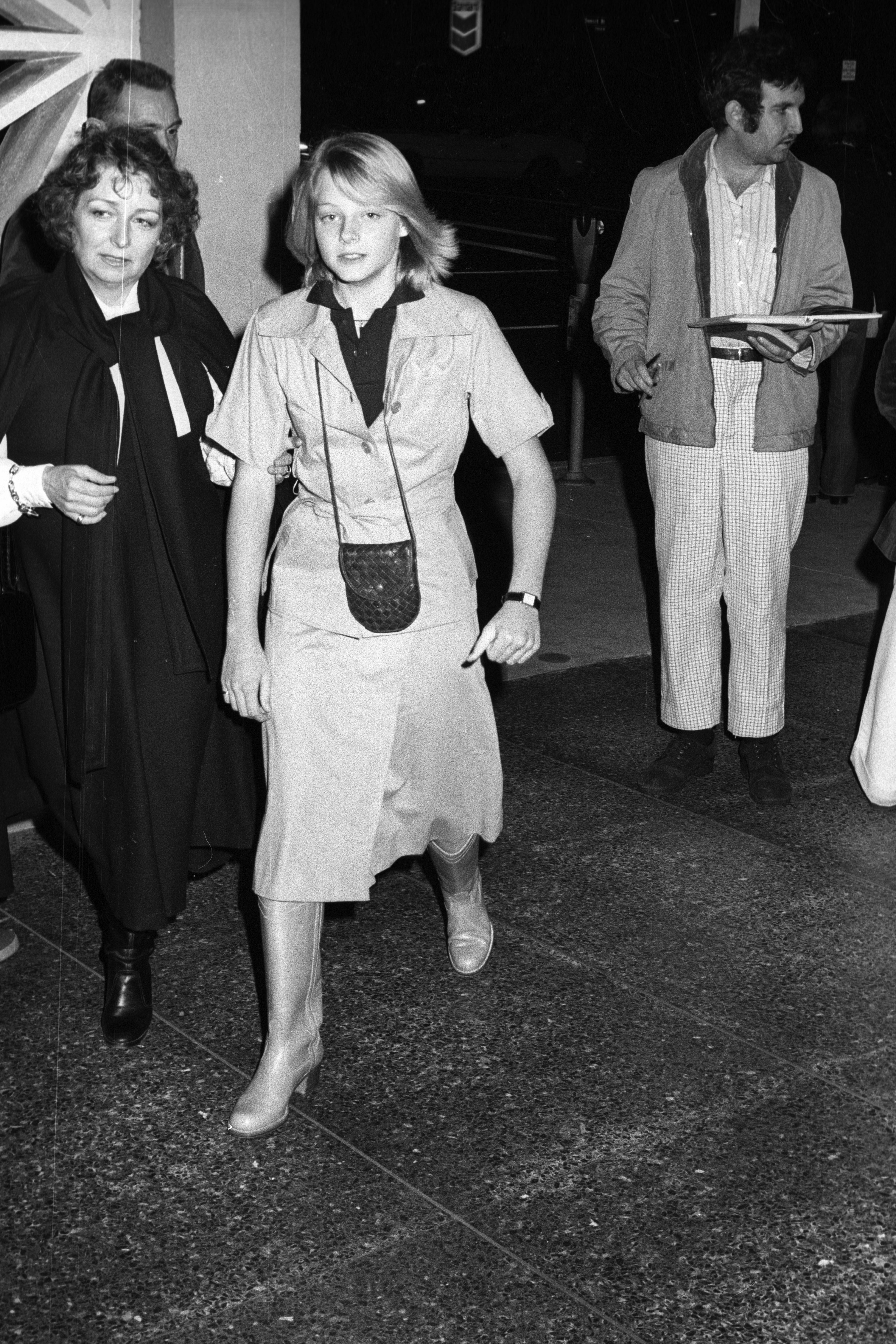 Evelyn 'Brandy' Foster, Jodie Foster, and a crew member at a preview of "Taxi Driver" at the Director's Guild in Hollywood in the 1970s | Source: Getty Images