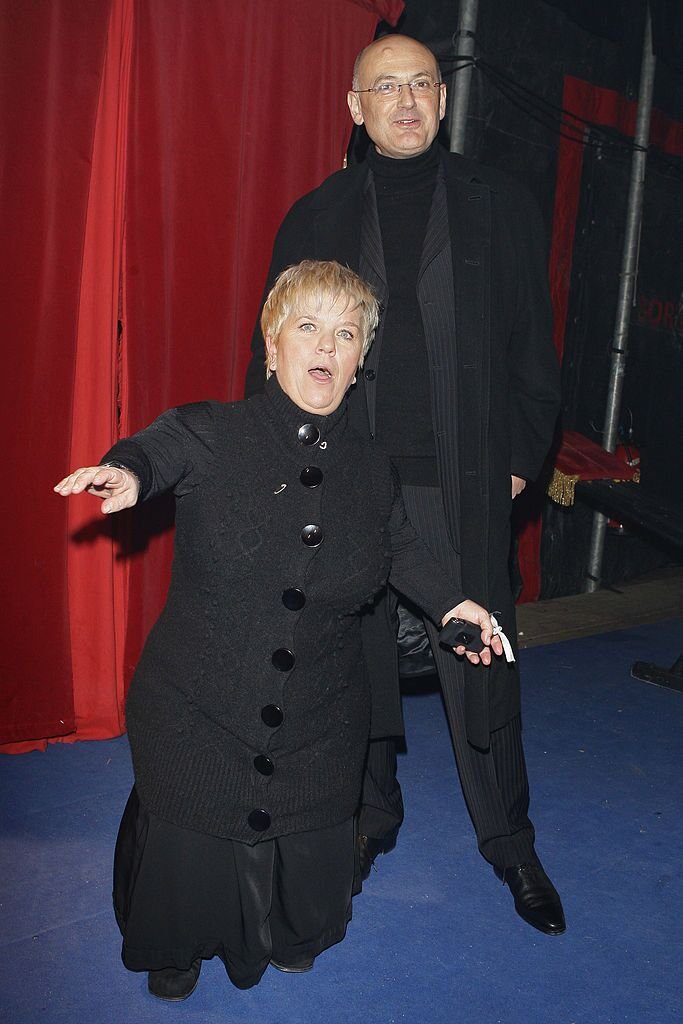 Mimie Mathy et son mari Benoist Gerard au Chapiteau du cirque Phoenix à Paris, France. | Photo : Getty Images Mimie Mathy et son mari Benoist Gerard au Chapiteau du cirque Phoenix à Paris, France. | Photo : Getty Images