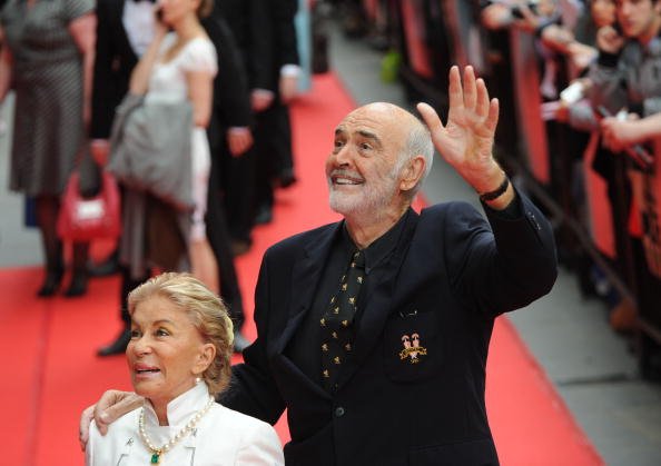 Sean und Micheline Connery, Edinburgh International Film Festival Opening Film: The Illusionist, 2010, Edinburgh, Schottland | Quelle: Getty Images Sean und Micheline Connery, Edinburgh International Film Festival Opening Film: The Illusionist, 2010, Edinburgh, Schottland | Quelle: Getty Images