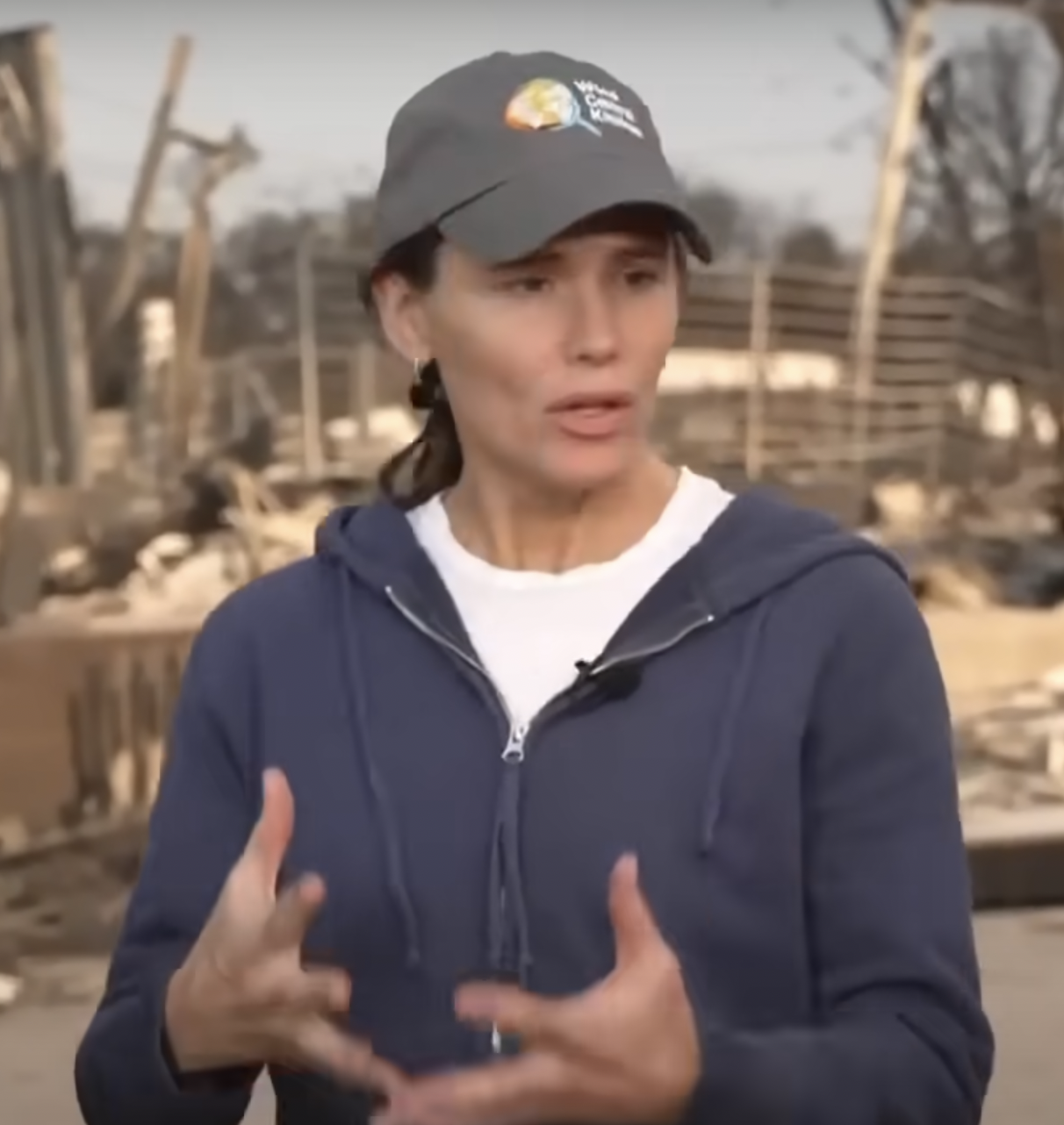 Jennifer Garner during an interview in the aftermath of the Los Angeles wildfire | Source: YouTube/MSNBC