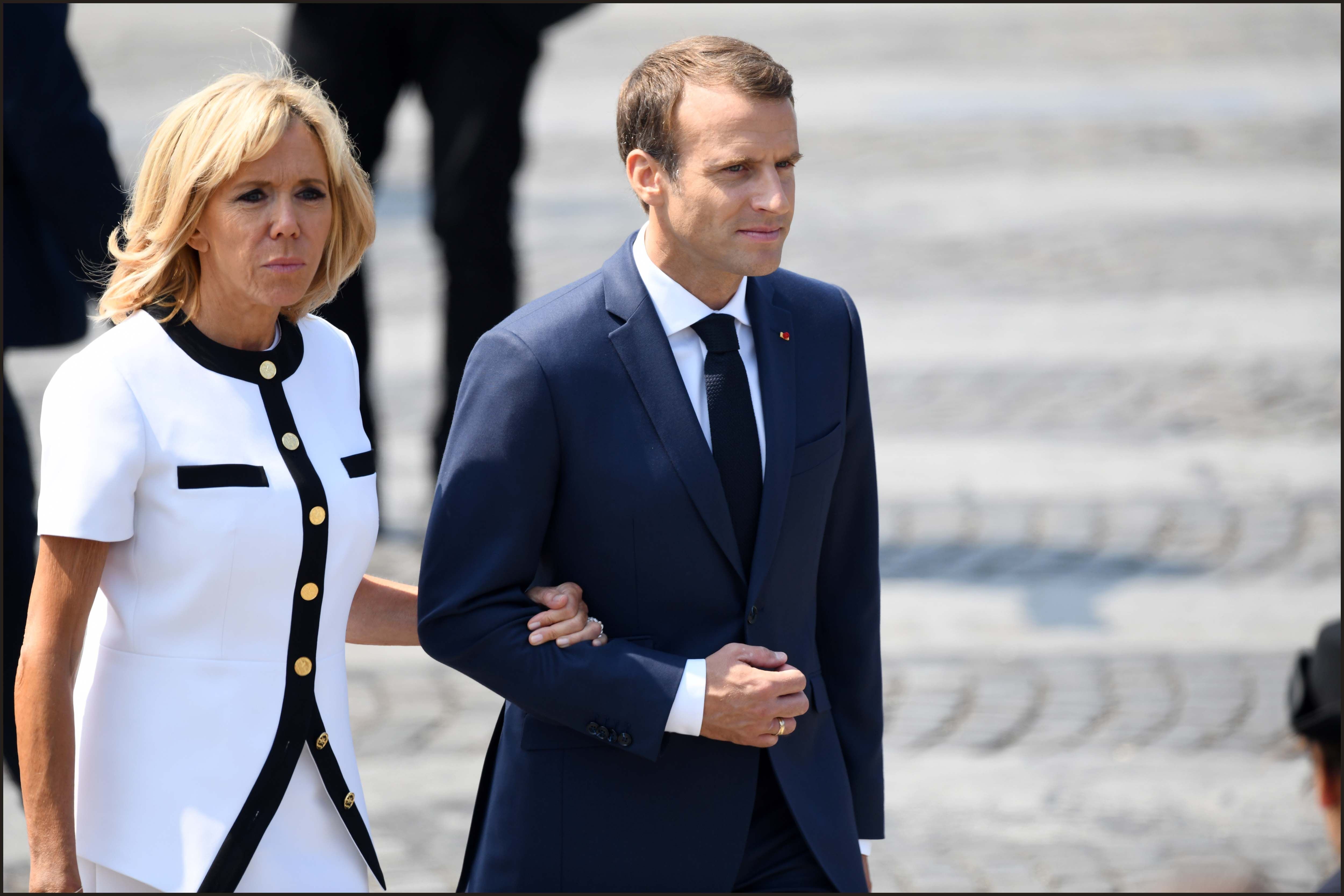 Emmanuel Macron avec sa femme Brigitte Macron. | Photo : GettyImage