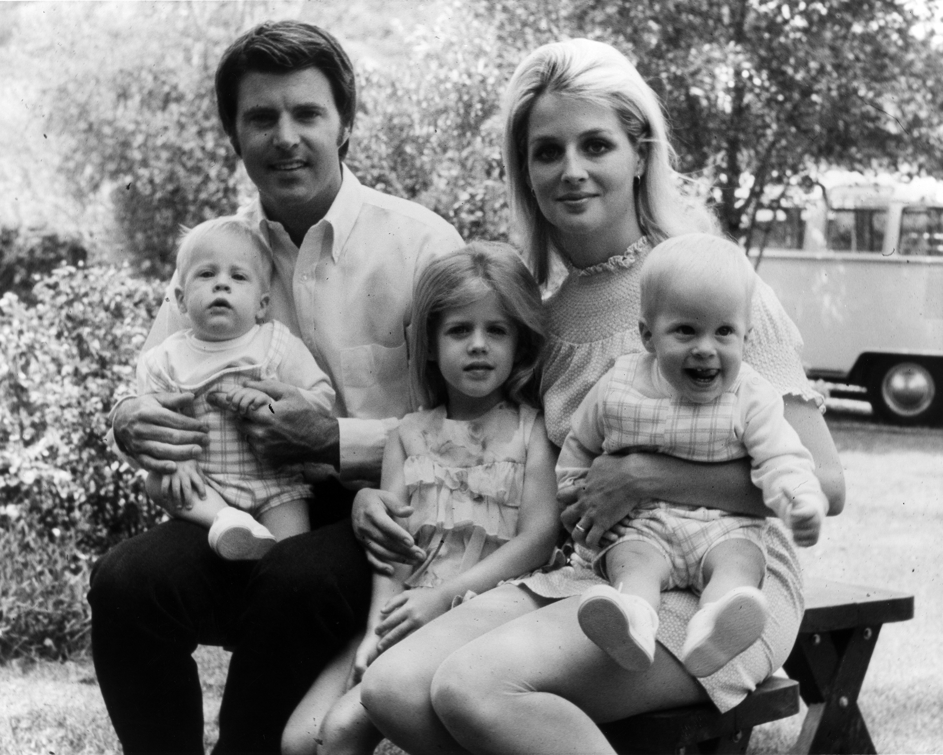 , Rick Nelson and Kristin Harmon with their children, Tracy, Gunnar and Matthew in Los Angeles in 1968 | Source: Getty Images