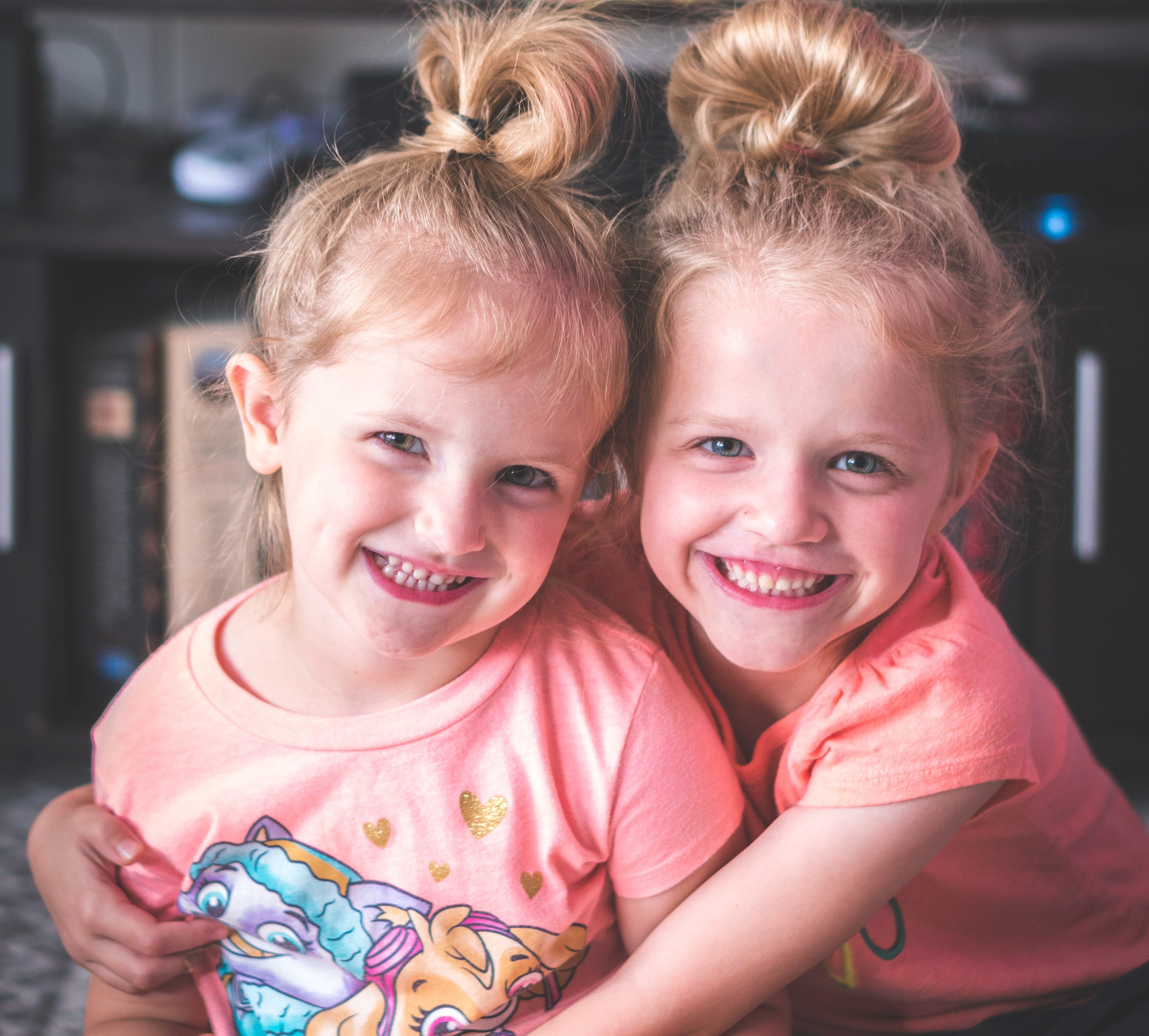 The two girls were exactly alike. | Source: Pexels