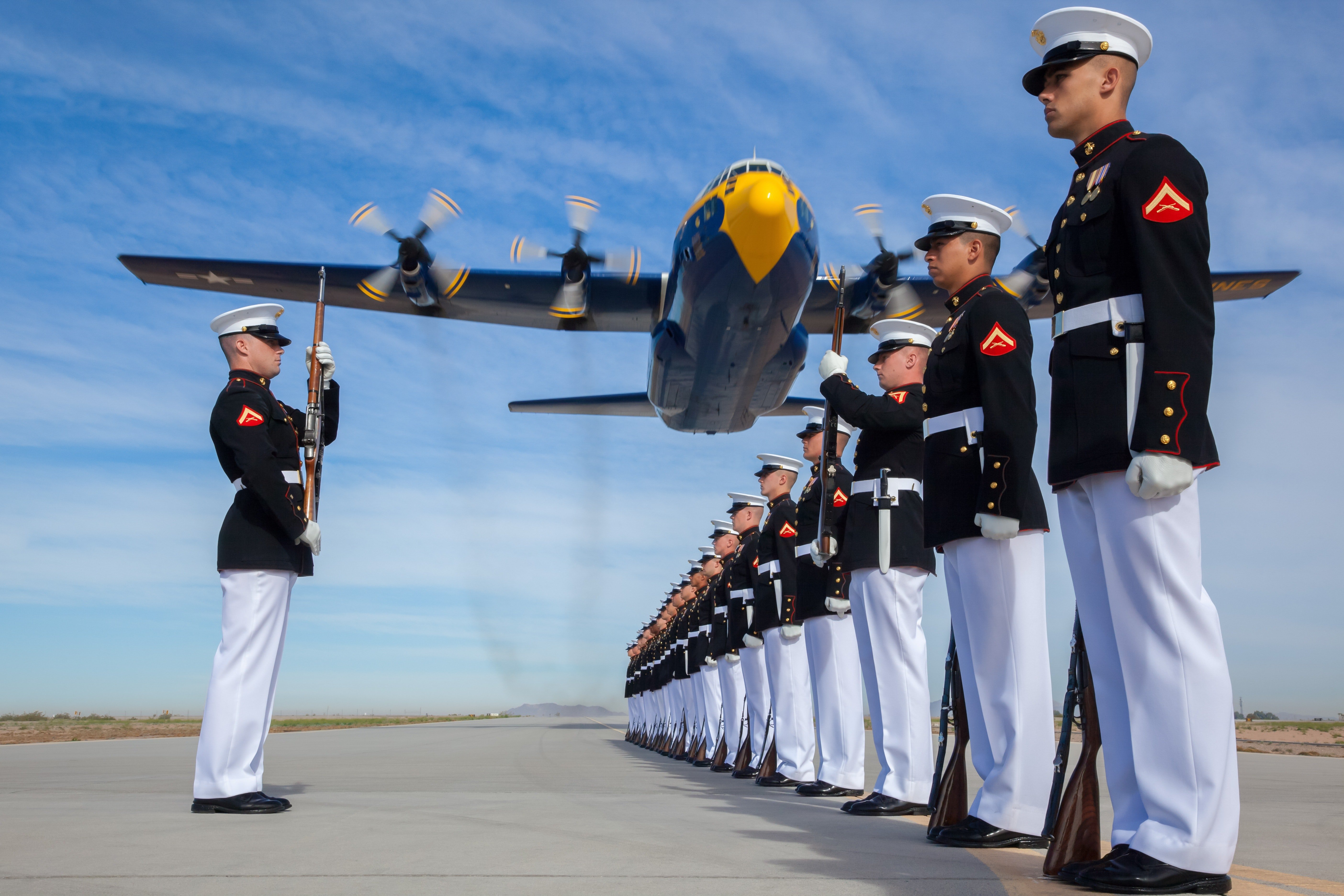 A group of soldiers ready to salute. | Source: Pexels/ Pixabay