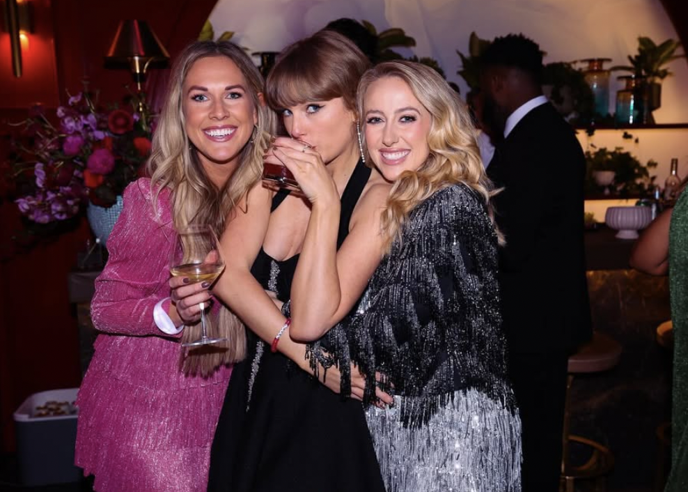 Taylor Swift with her friends, dated December 19, 2024 | Source: Instagram/brittanylynne