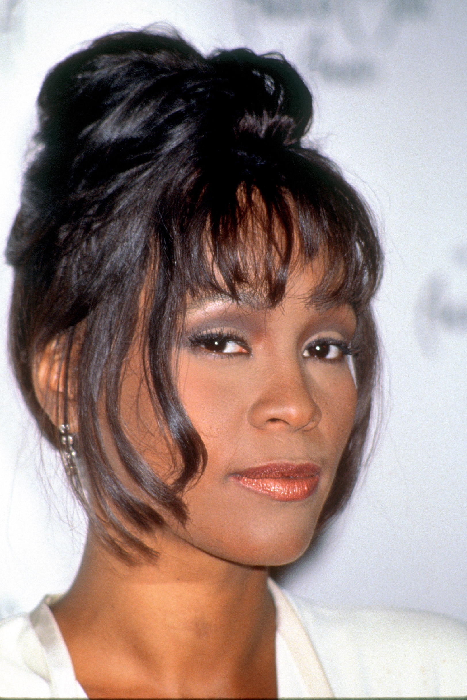 Whitney Houston at the American Music Awards in 2002 | Source: Getty Images