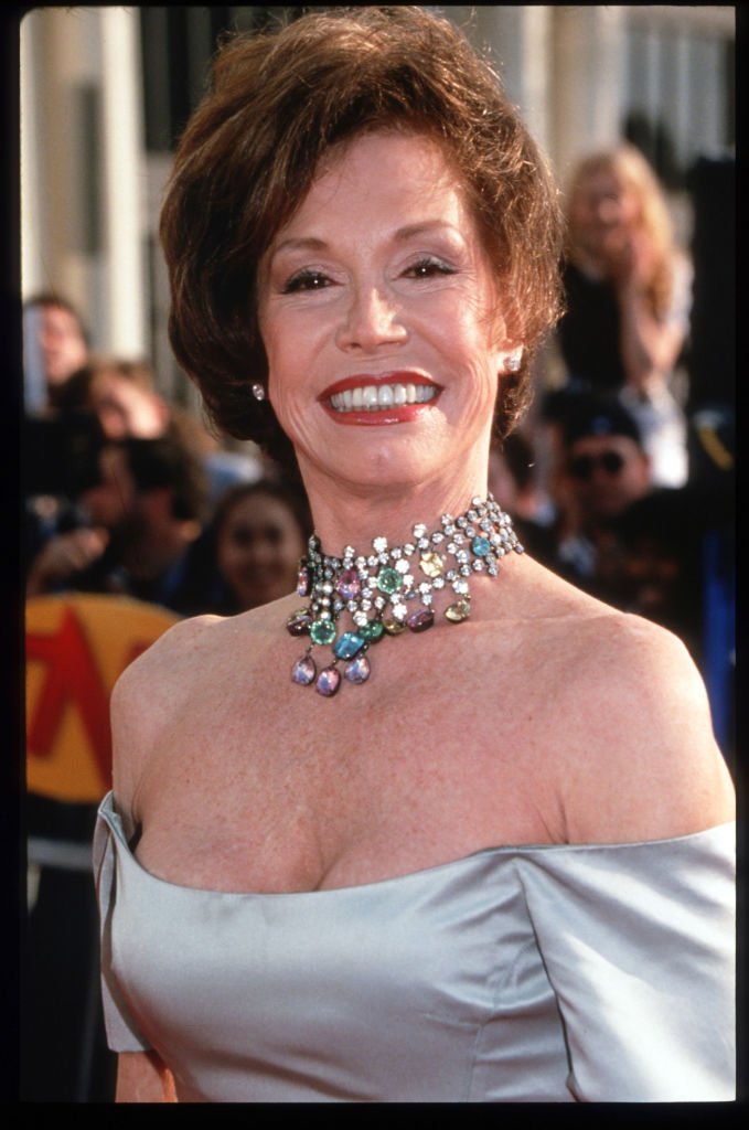 Mary Tyler Moore at the fourth annual Screen Actors Guild Awards ceremonies March 18, 1998 | Photo: GettyImages
