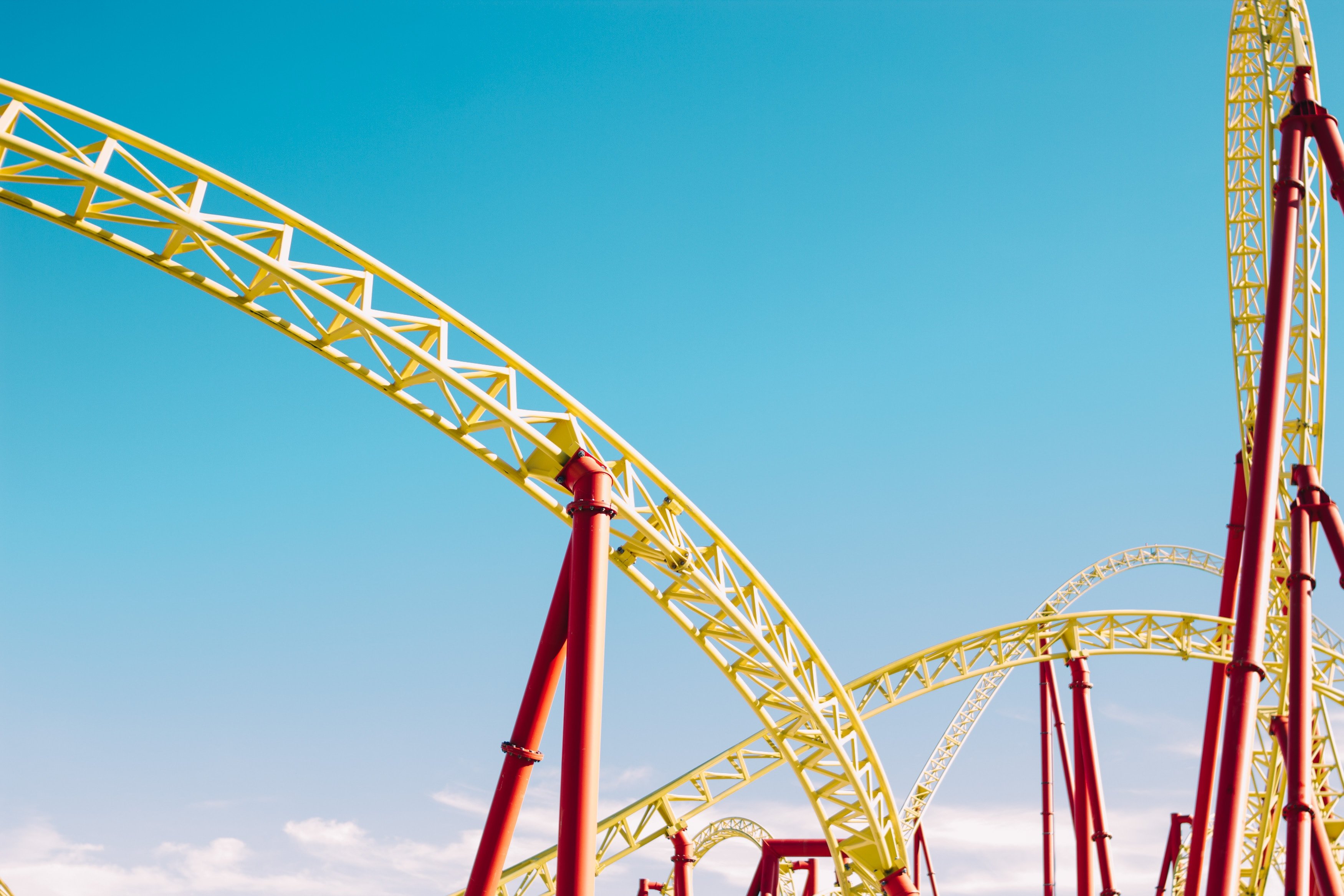 A rollercoaster at an amusement park. | Source: Unsplash