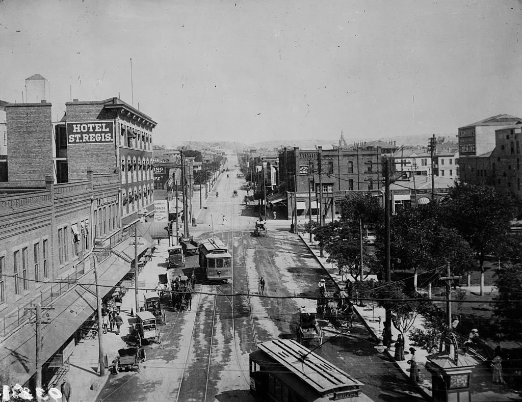 Trams travelling down Oregon Street, El Paso, Texas, circa 1913 | Source: Getty Images