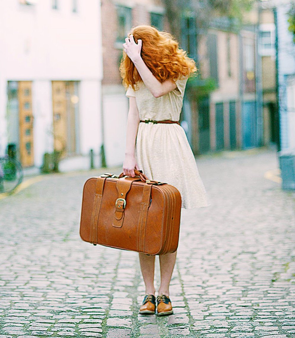 Woman with a suitcase | Source: Pexels