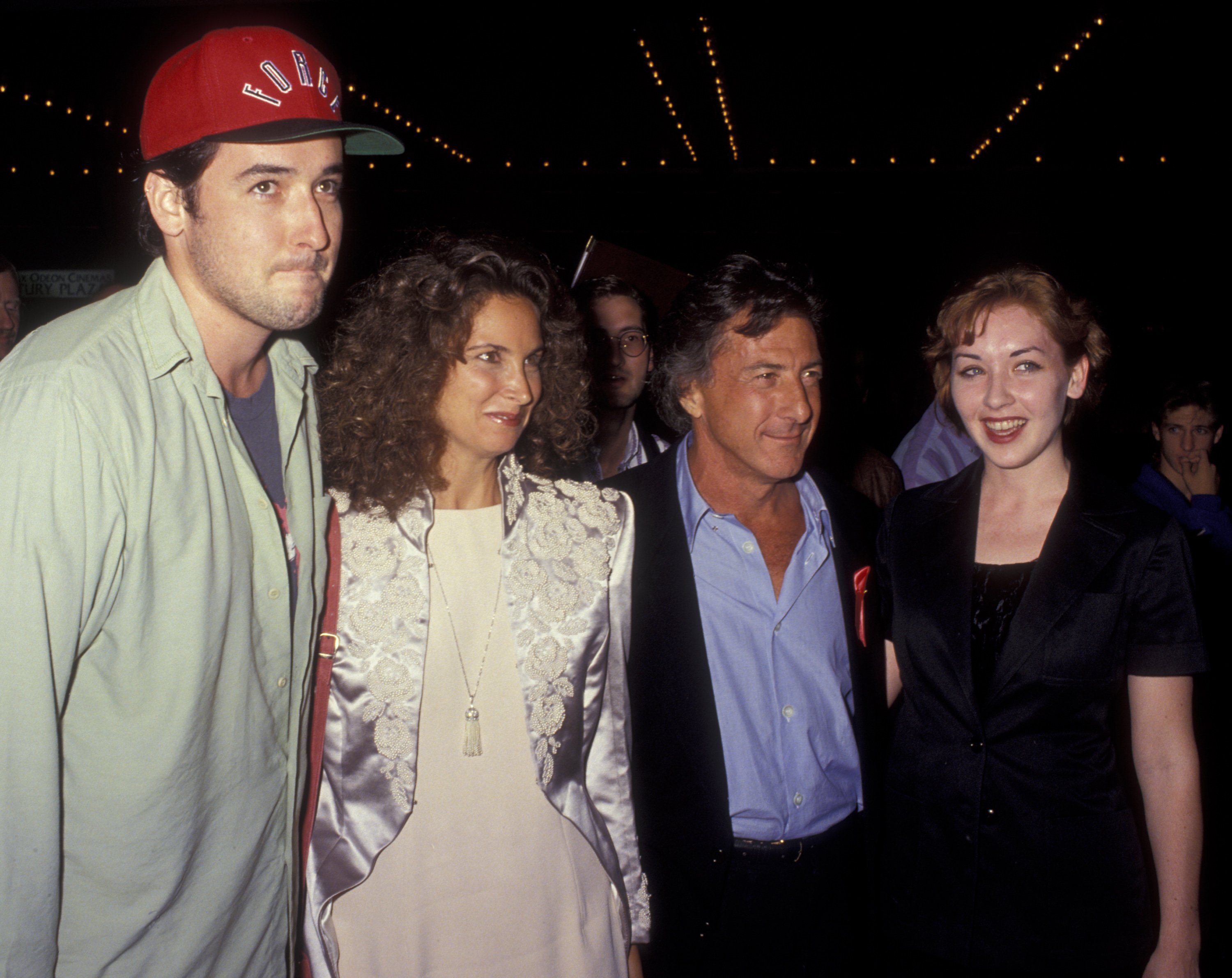 John Cusack, Dustin Hoffman, Lisa Hoffman and Susie Cusack at the world premiere of "Hero" in Century City, California in 1992. | Source: Getty Images.