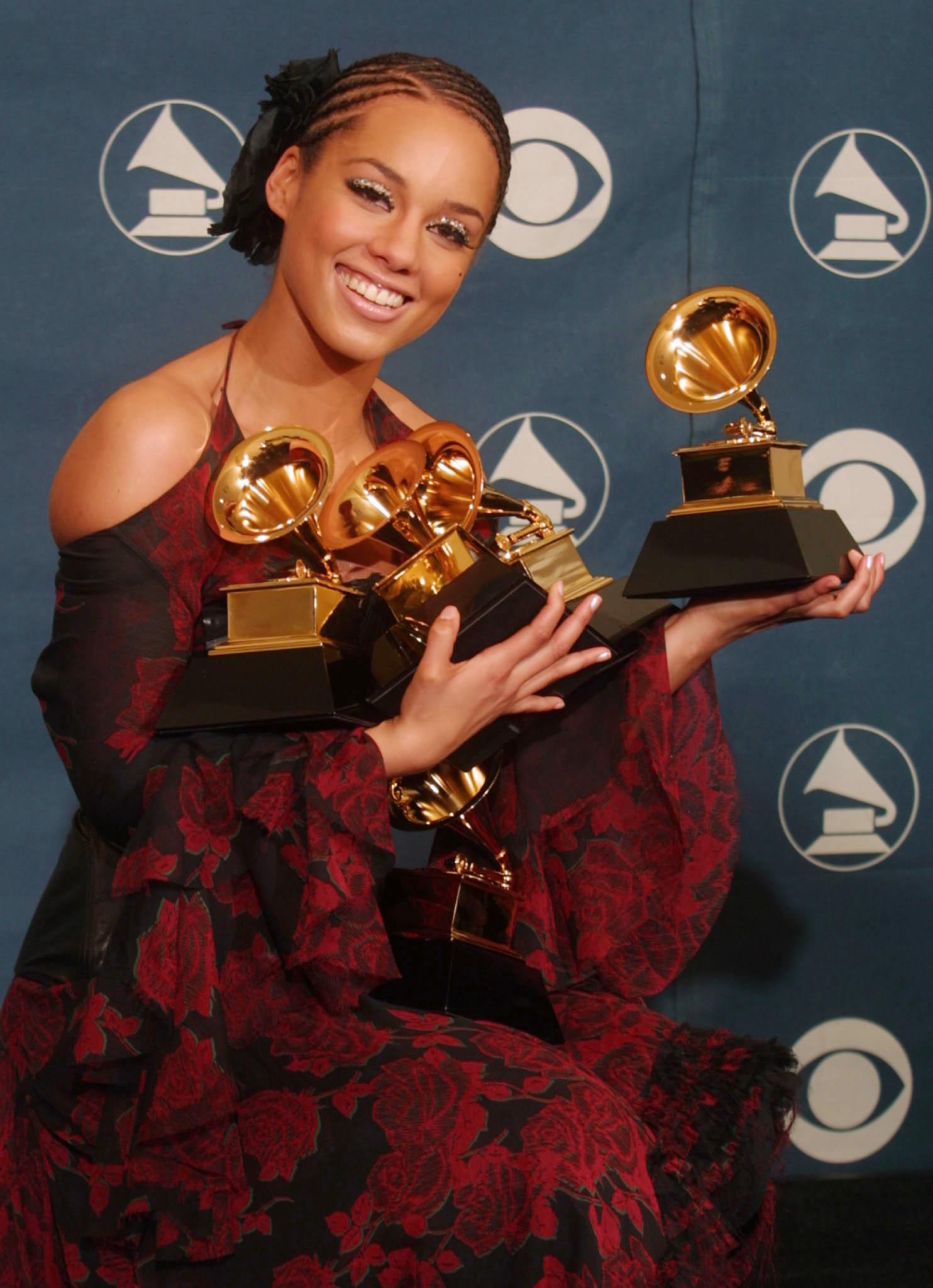 Alicia Keys posing with her Grammy awards at the 44th Annual Grammy Awards in Los Angeles, California on February 27, 2002. | Source: Getty Images