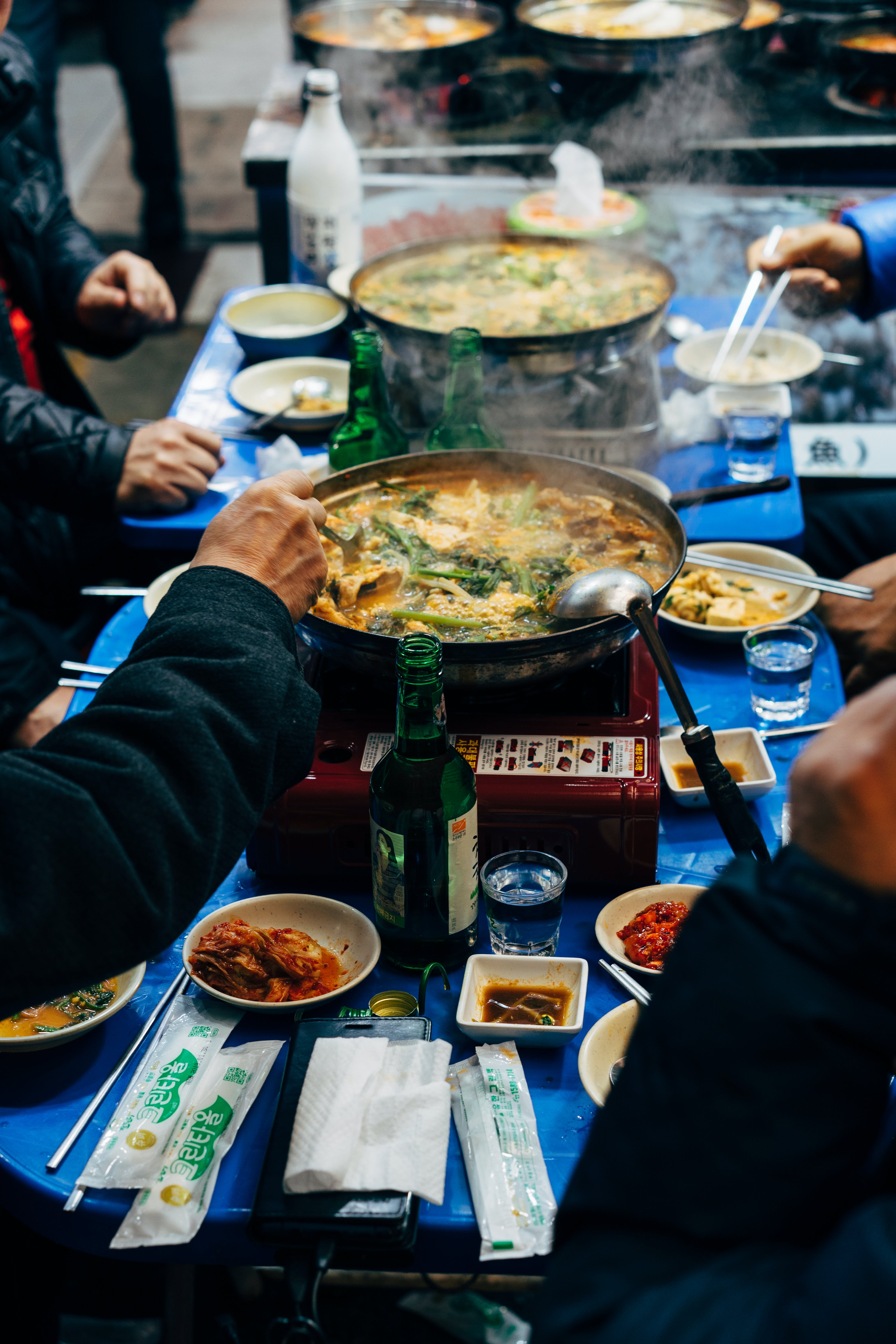 A group of people enjoying a meal together | Source: Pexels