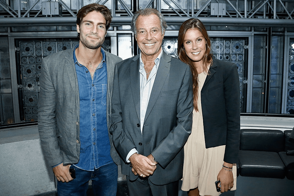 Michel Leeb et ses enfants Fanny et Tom assistent à la cérémonie de remise des médailles Quincy Jones à l'Institut du Monde Arabe le 6 octobre 2014 à Paris, France. | Photo : Getty Images