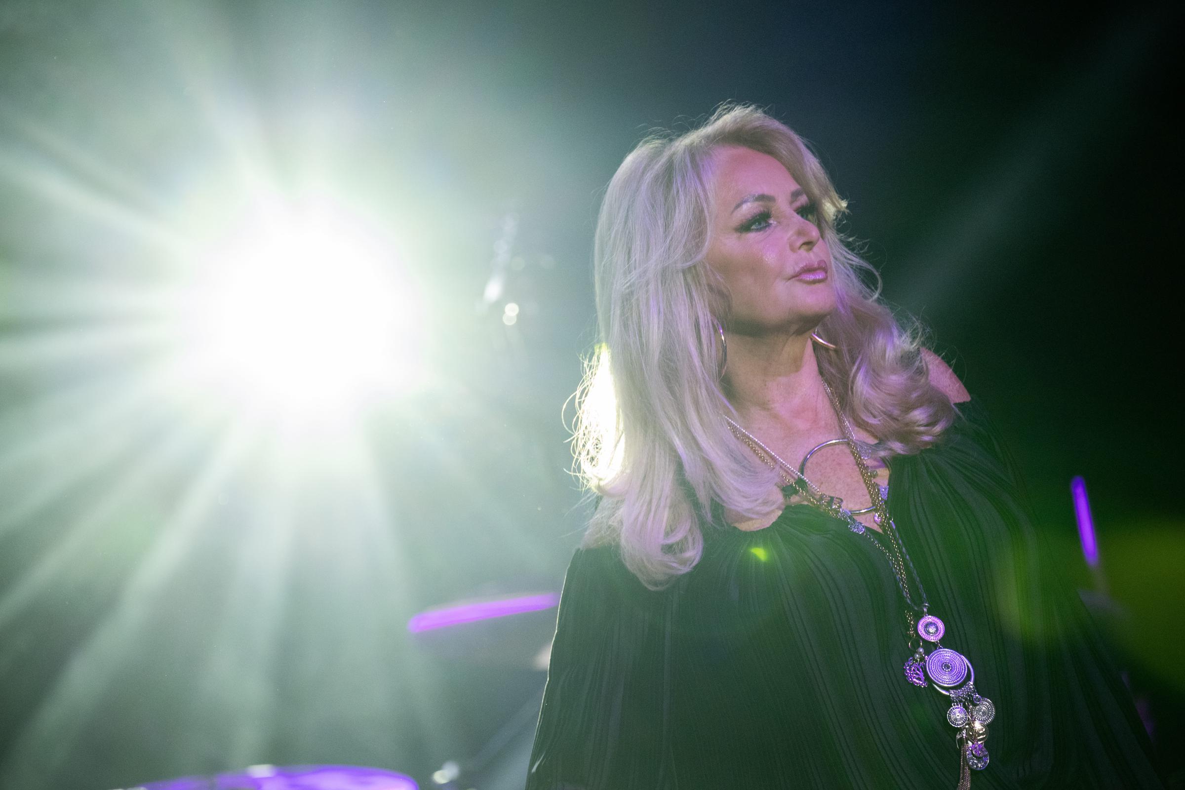 Bonnie Tyler sings during a concert of the tour "40 years of Total Eclipse of the Heart" at Admiralspalast, Berlin, Germany | Source: Getty Images