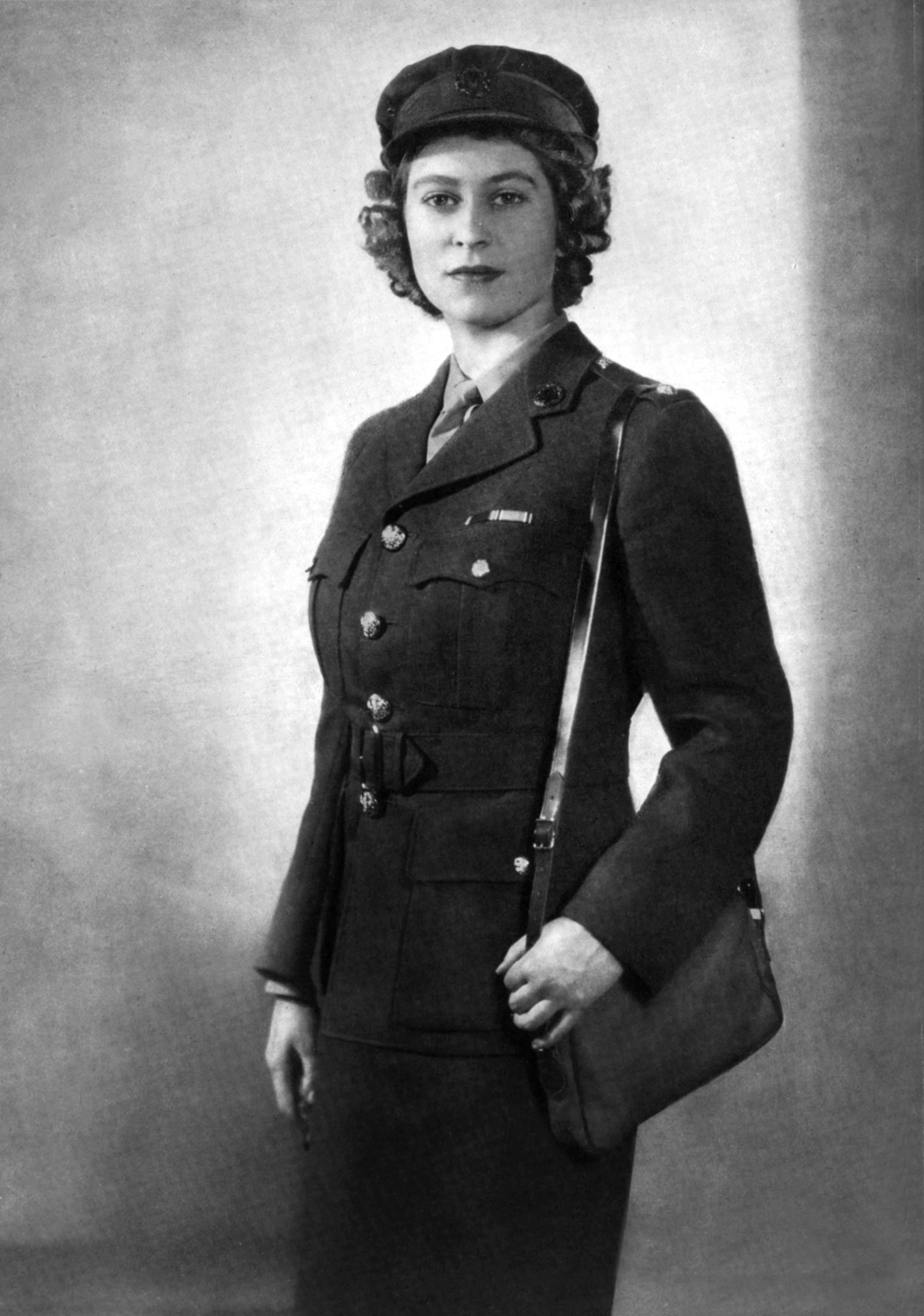 Princess Elizabeth of England (future queen Elizabeth II) young as second subaltern in ATS, 1945. | Source: Getty Images.