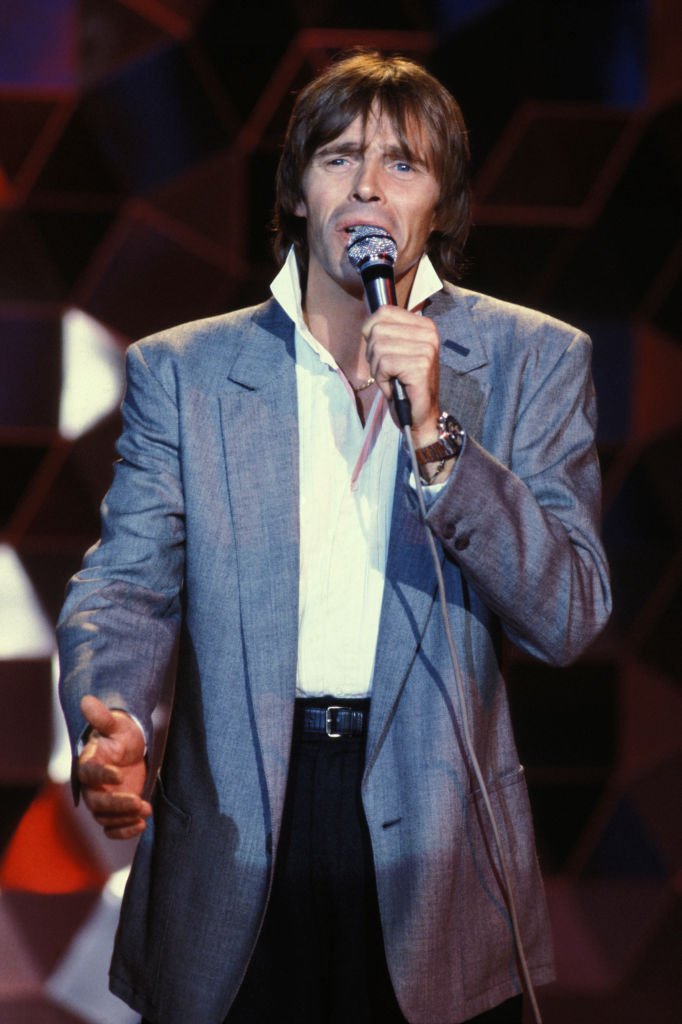 Pierre Bachelet lors d'une émission de télévision en octobre 1983 à Paris, France. | Photo : Getty Images