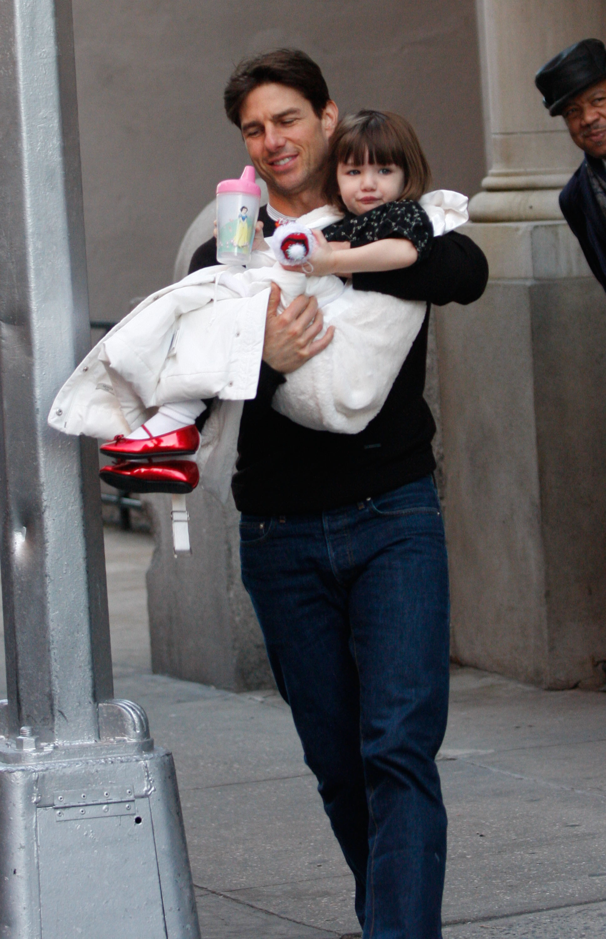 Tom Cruise and Suri Cruise are seen on the streets of Manhattan in New York City on December 3, 2008 | Source: Getty Images