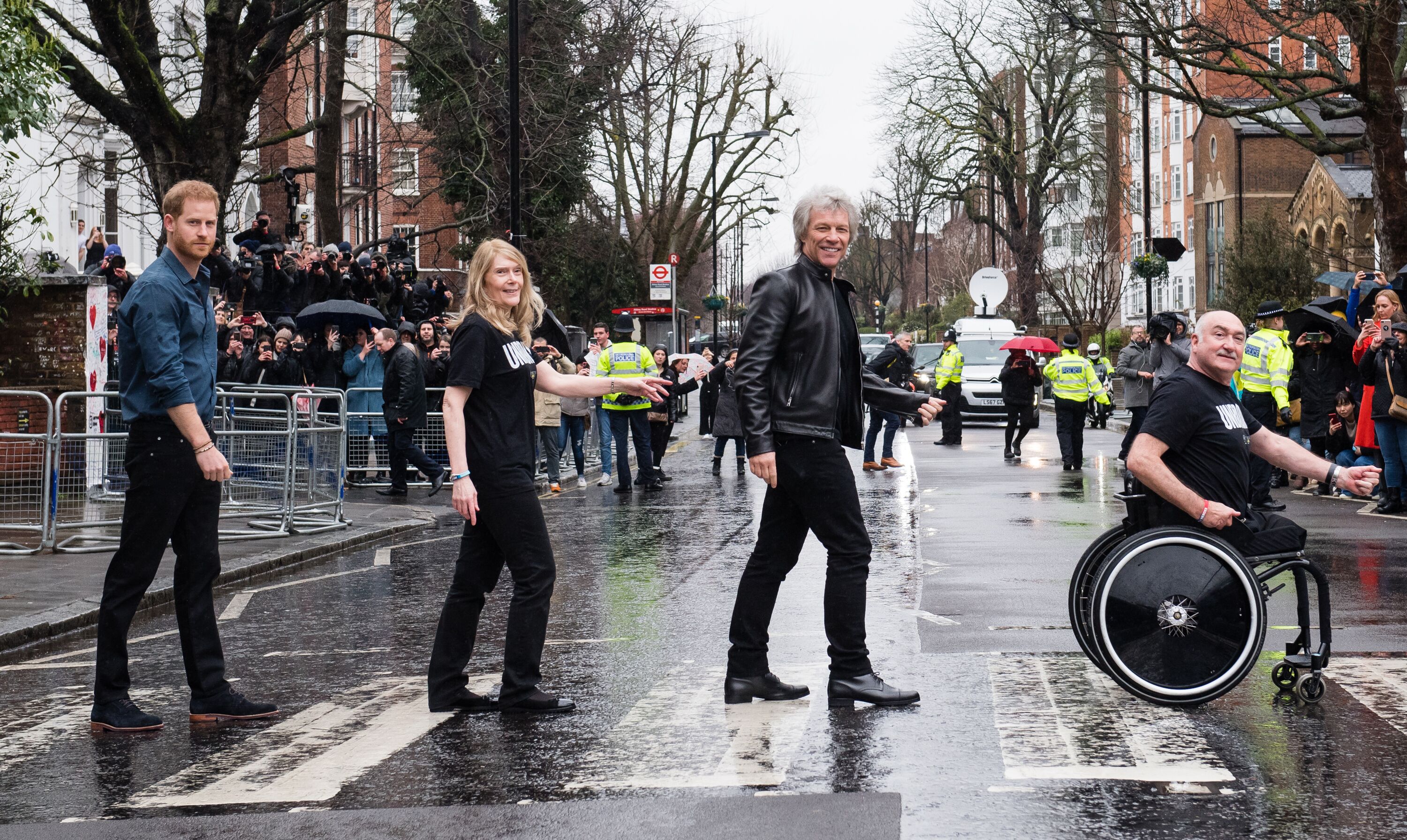 Prince Harry (L), Jon Bon Jovi (second right), and members of the Invictus Games Choir pose at Abbey Road zebra crossing on February 28, 2020, in London, England | Photo: Samir Hussein/WireImage/Getty Images