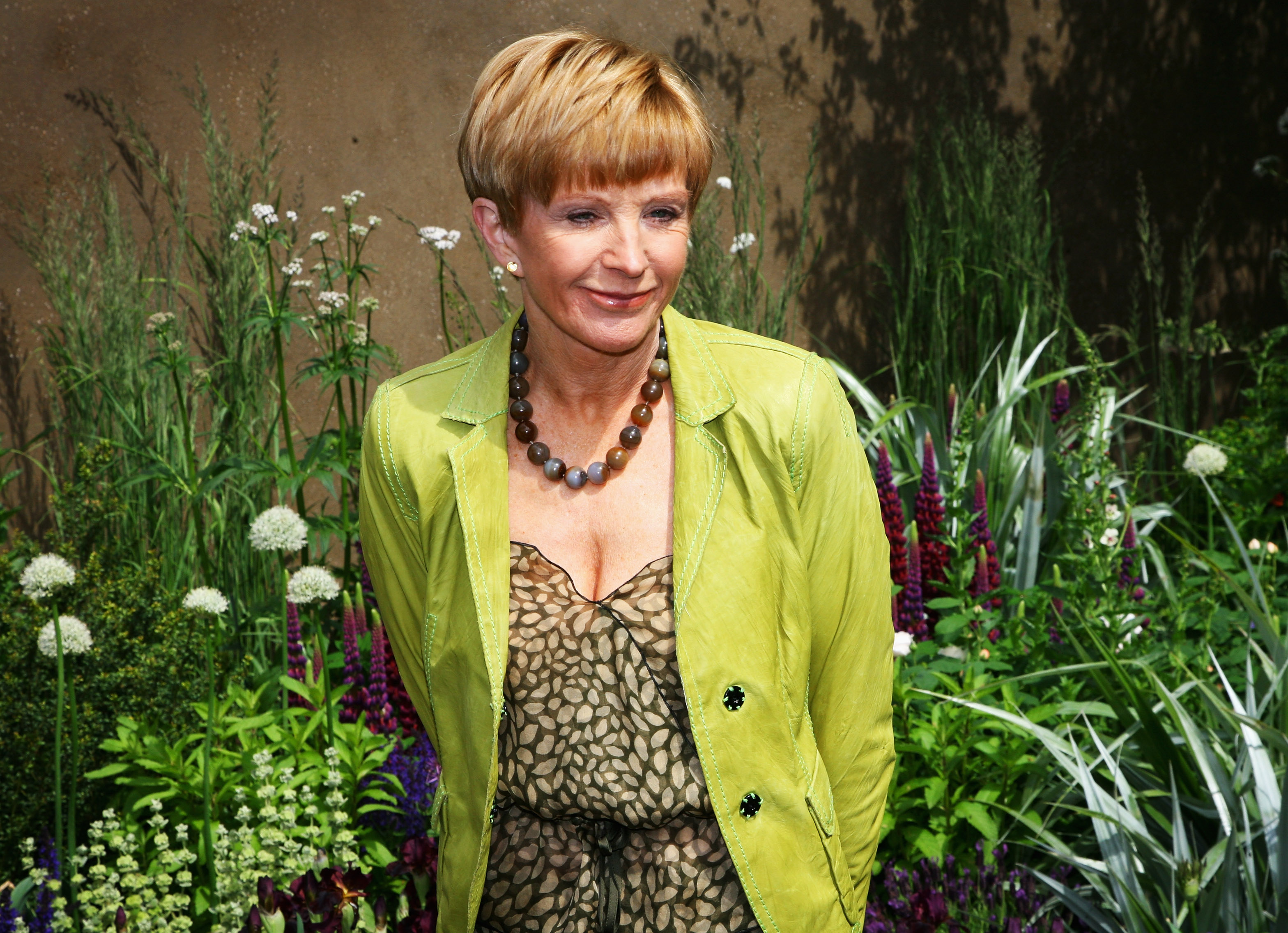 Anne Robinson poses for a photograph during the Press and VIP day for Chelsea Flower Show in London, England, on May 19, 2008. | Source: Getty Images