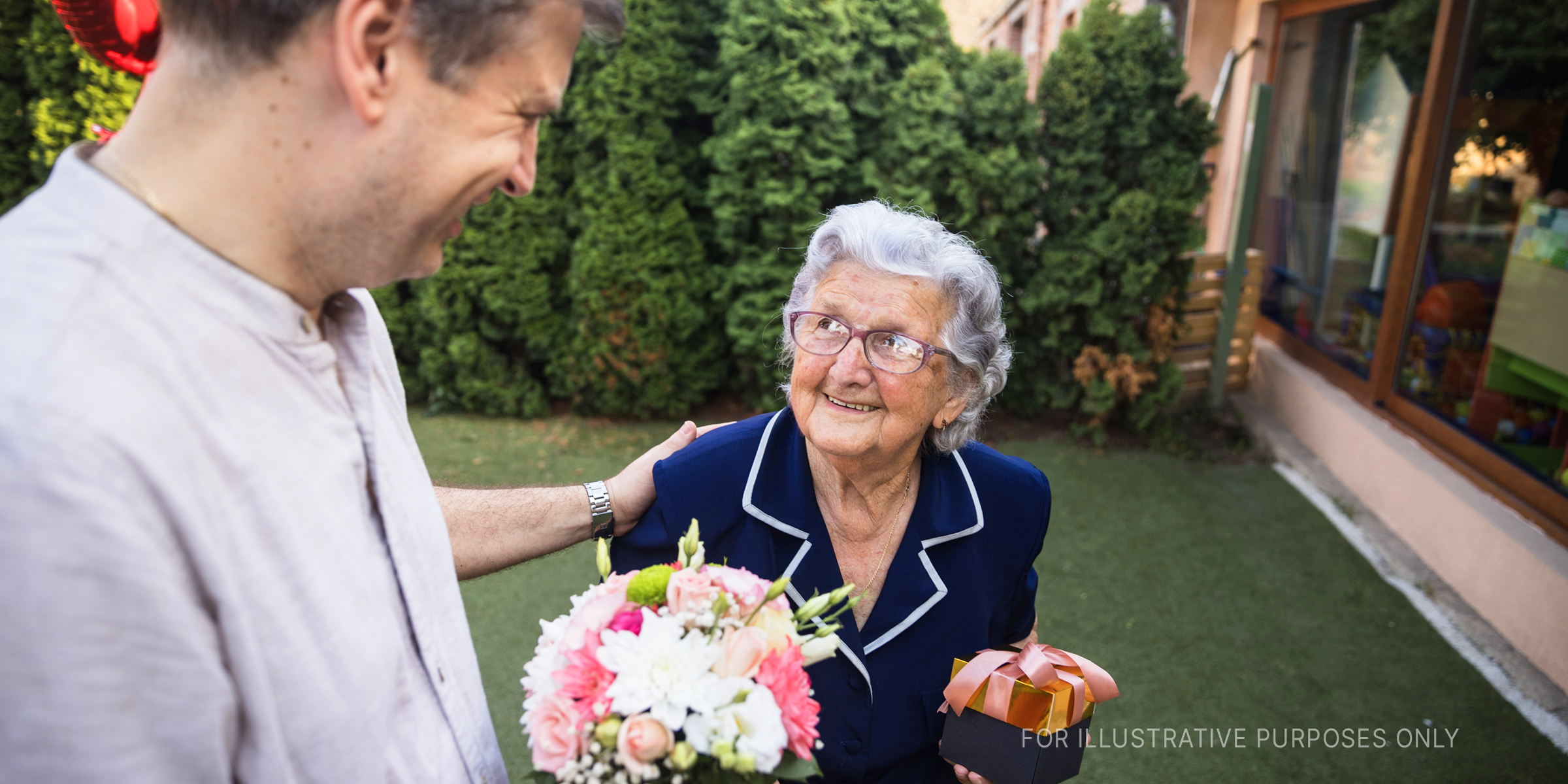 Ältere Frau mit Mann | Quelle: Getty Images