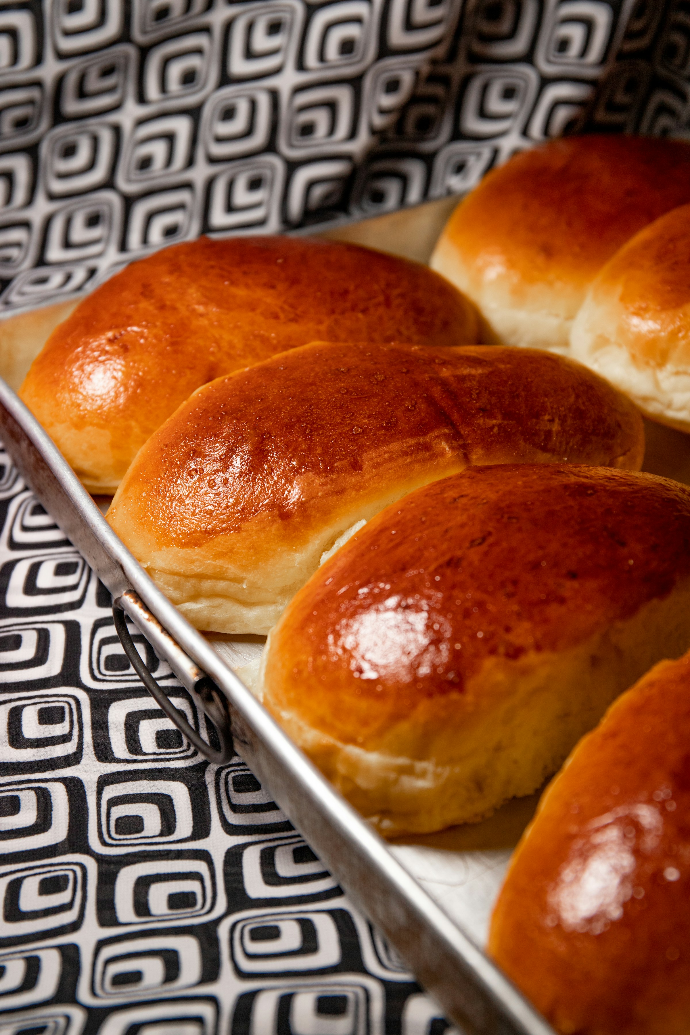 Hotdog buns in a tray | Source: Unsplash