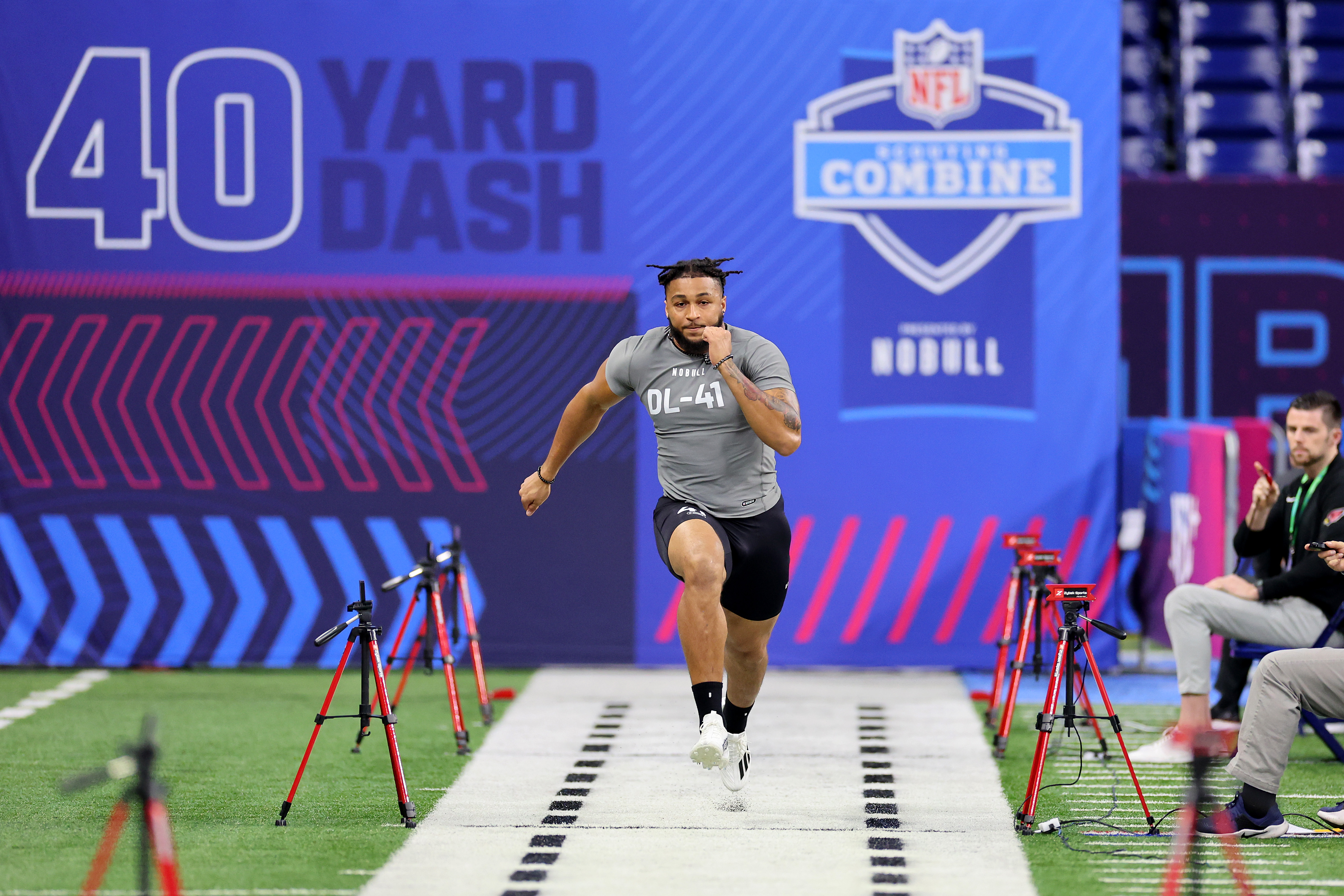 Marshawn Kneeland runs the 40-yard dash during the NFL Combine in Indianapolis, Indiana on February 29, 2024 | Source: Getty Images