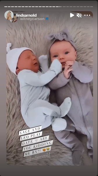 Lindsay Arnold and Witney Carson's newborns, Leo and Sage, together, on January 12, 2021. | Source: Instagram/lindsarnold.