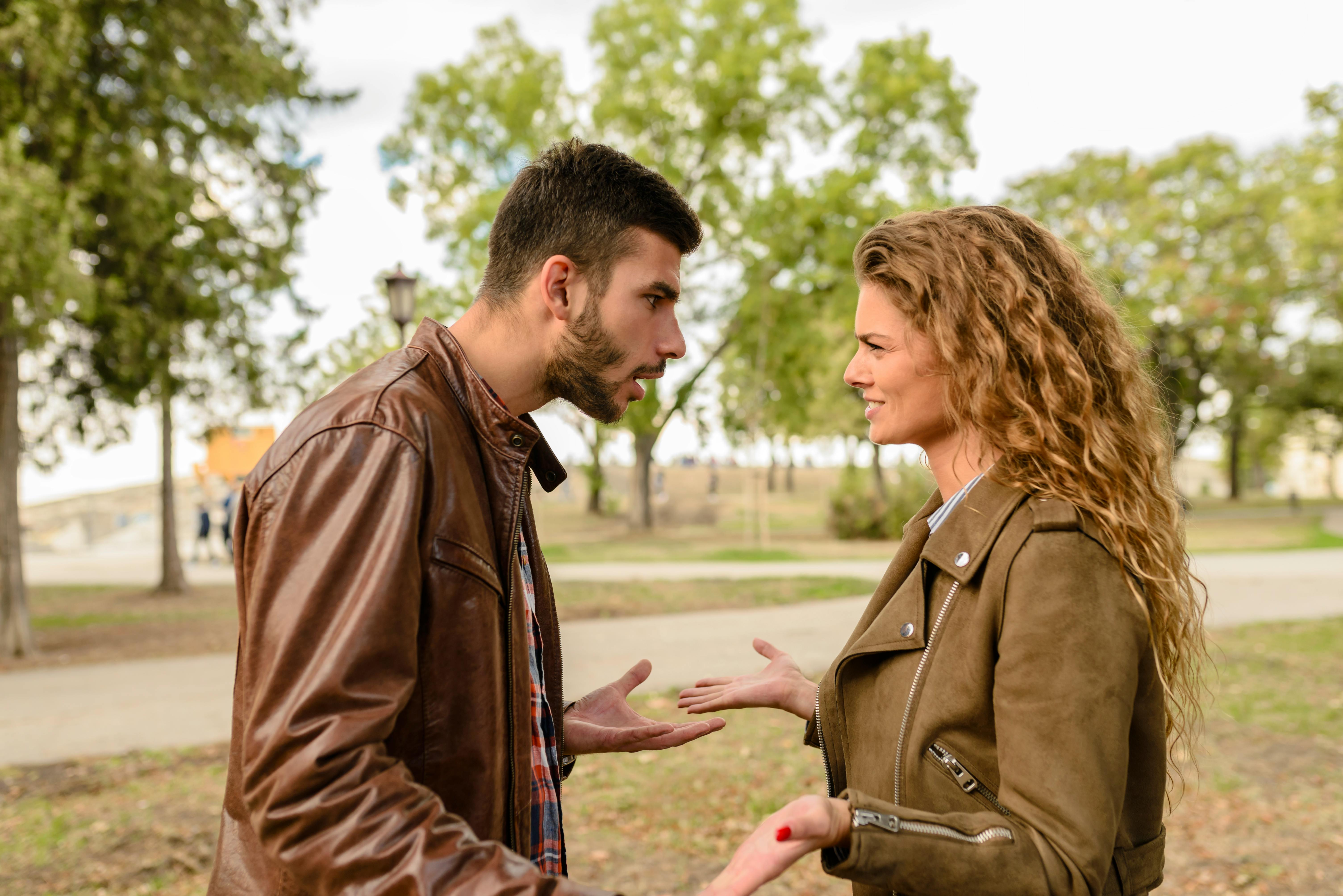 A man and a woman fighting | Source: Pexels