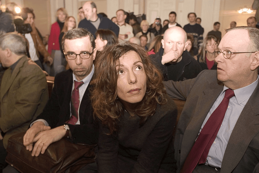 VILNIUS, LITUANIE - 16 MARS : Kristina Rady, épouse du chanteur français Bertrand Cantat, attend le début de l'audience pour le 16 mars 2004 à Vilnius. Cantat devait être jugé dans la capitale lituanienne, accusé d'avoir assassiné sa petite amie vedette de cinéma, Marie Trintignant (Source : Getty Images)