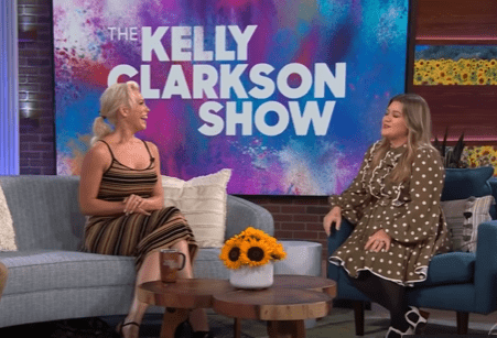 Hannah Waddingham on the set of "The Kelly Clarkson Show," 2021. | Photo: Youtube/The Kelly Clarkson Show