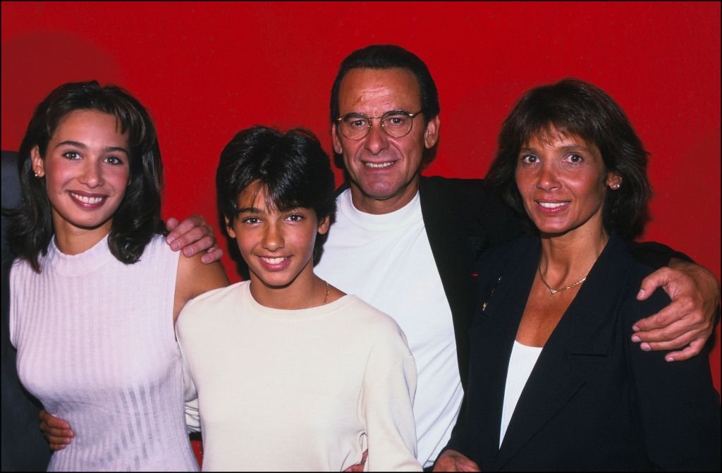 MICHEL Fugain avec sa femme Stéphanie et ses filles Marie et Lorette en 1994. | Photo : Getty Images