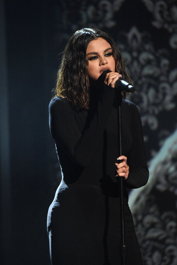Selena Gomez performing her latest single during the 2019 American Music Awards. | Photo: Getty Images
