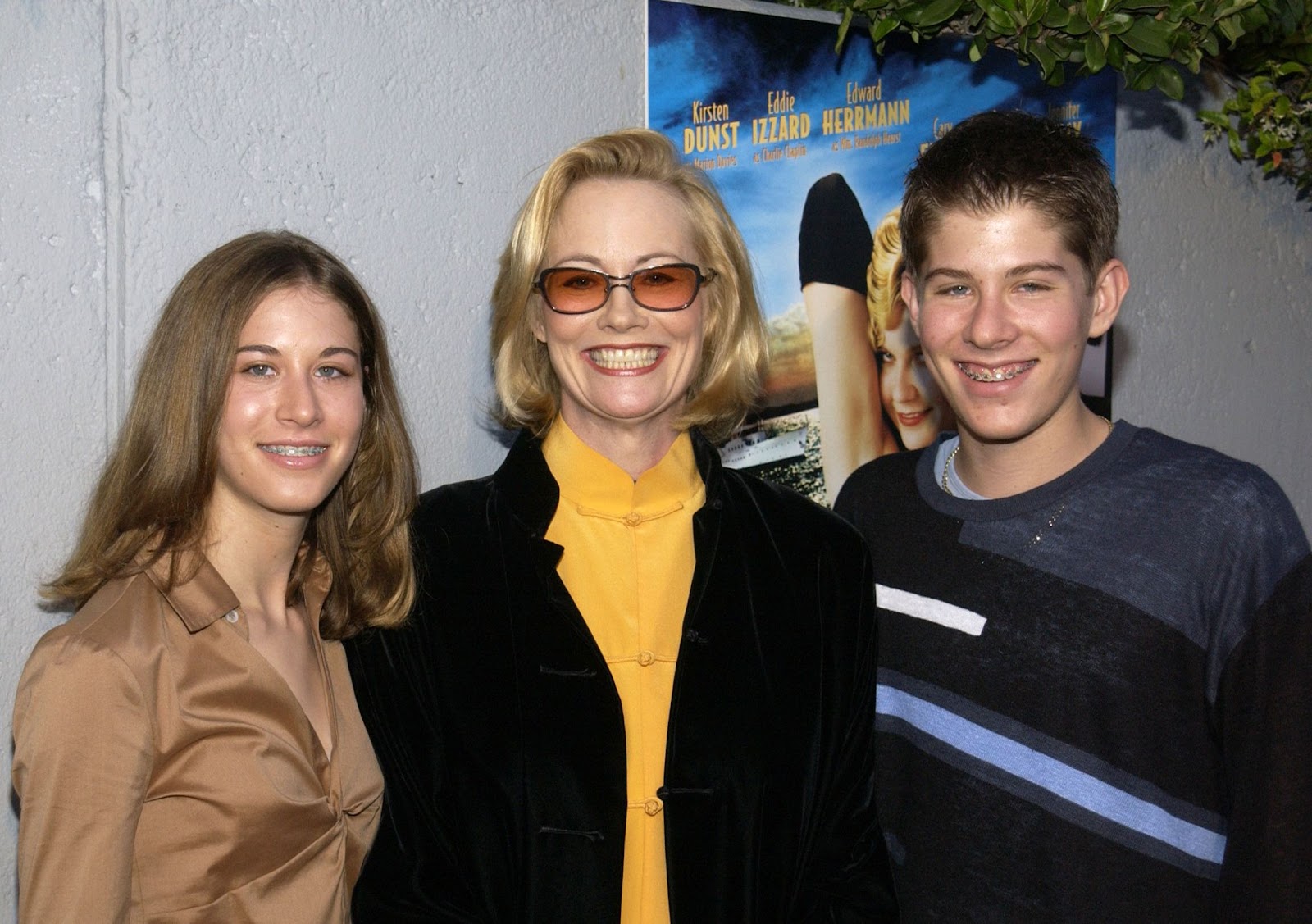 Cybill Shepherd with her twins Molly and Cyrus Shepherd-Oppenheim at the Los Angeles premiere of "The Cat's Meow" Hollywood, California, in 2022 | Source: Getty Images