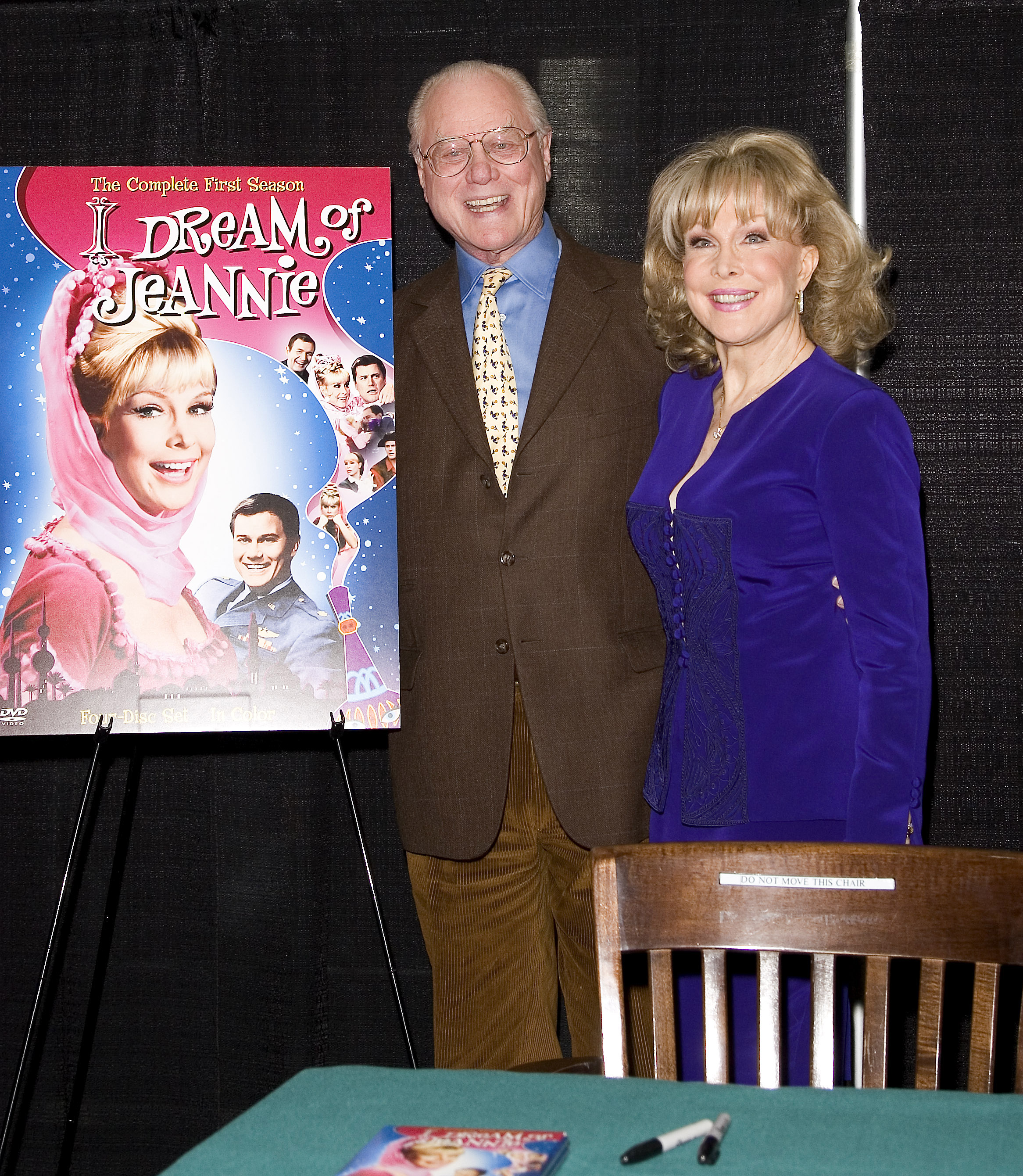 Larry Hagman and Barbara Eden sign "I Dream of Jeannie" DVDs on March 15, 2005, at Barnes & Noble, New York City. | Source: Getty Images