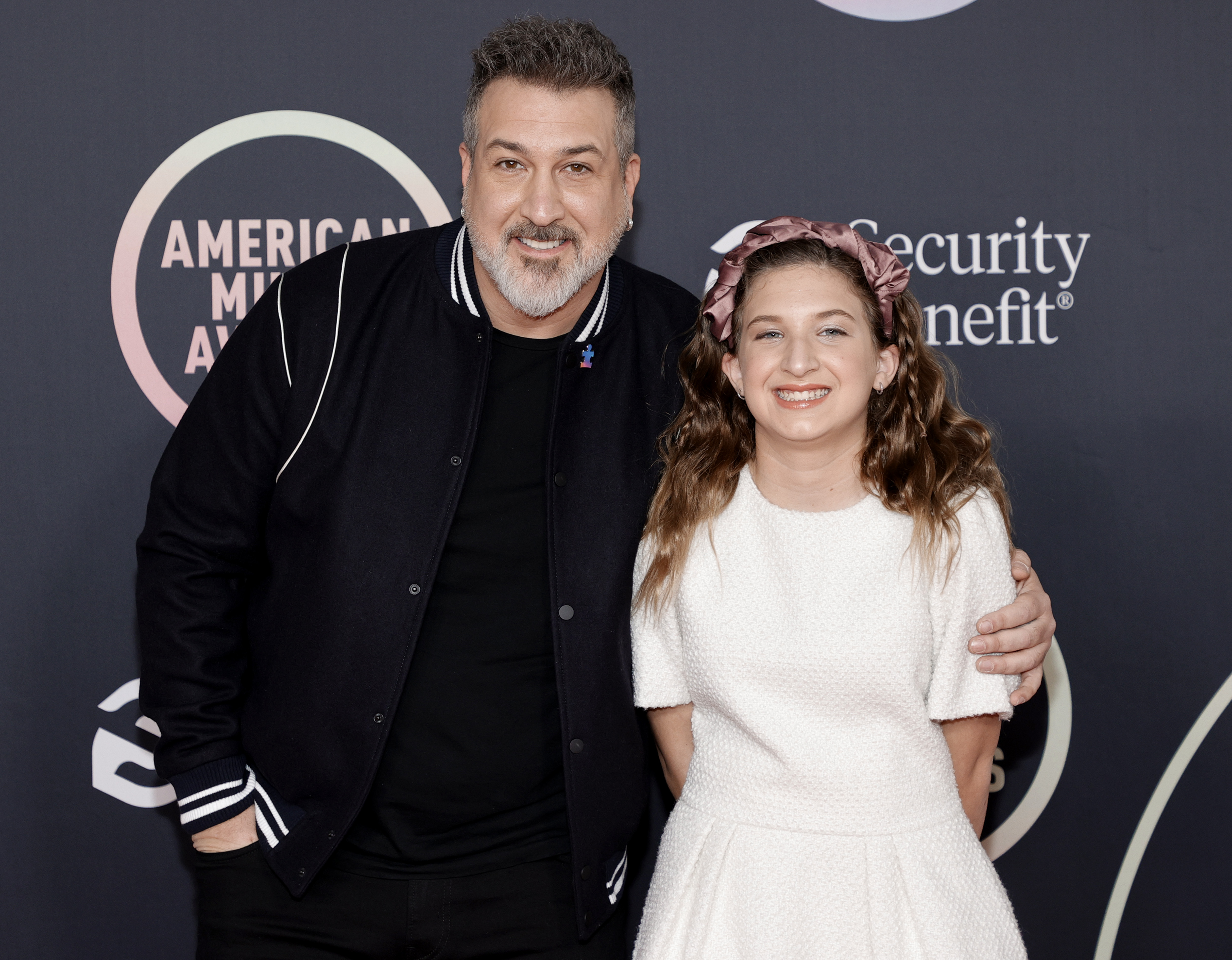 (L-R) Joey Fatone of NSYNC and Kloey Alexandra attend the 2021 American Music Awards at Microsoft Theater on November 21, 2021 in Los Angeles, California. | Source: Getty Images