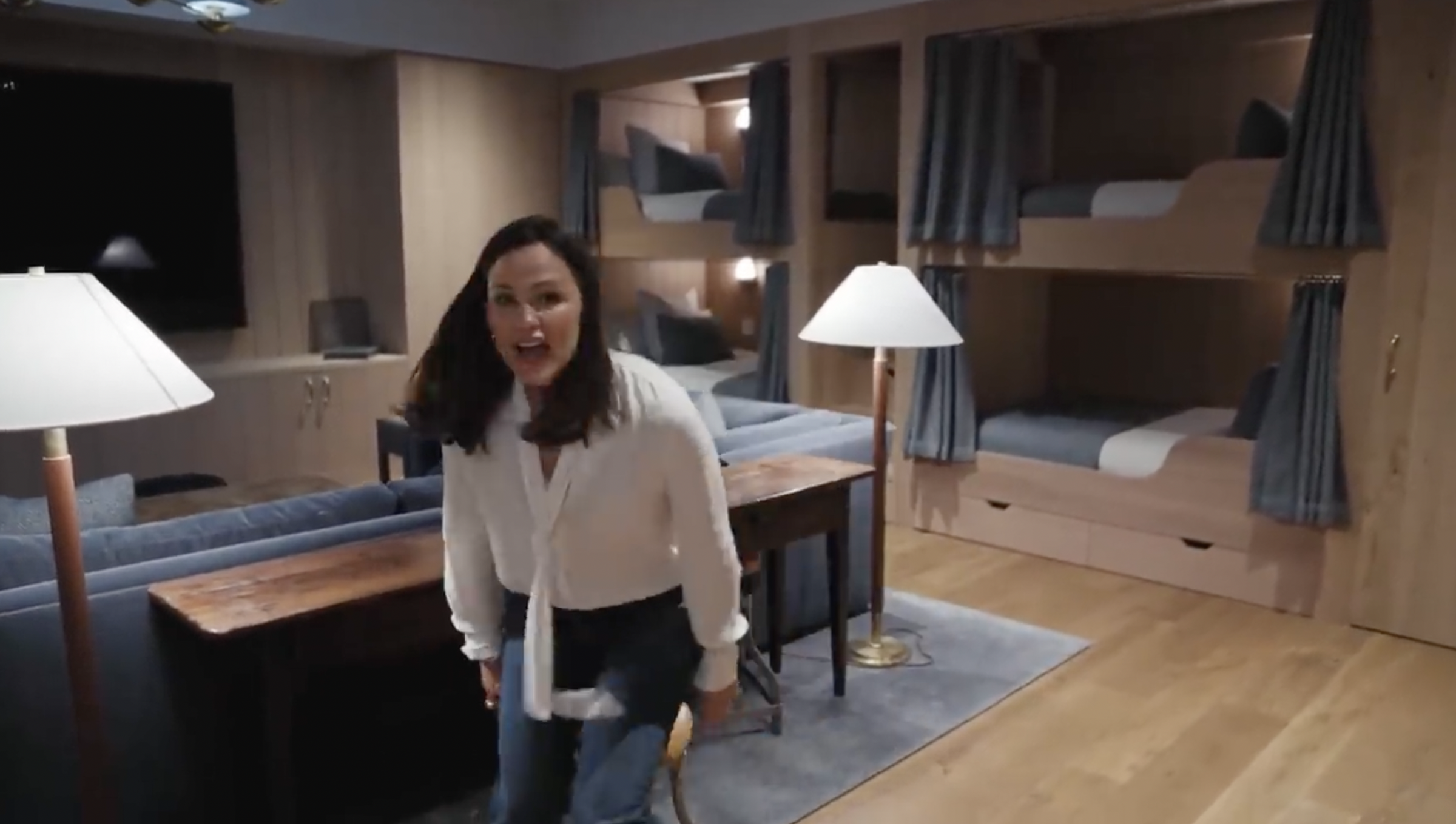A glimpse inside Jennifer Garner's slumber party room from a post dated September 3, 2024. | Source: YouTube/Architectural Digest