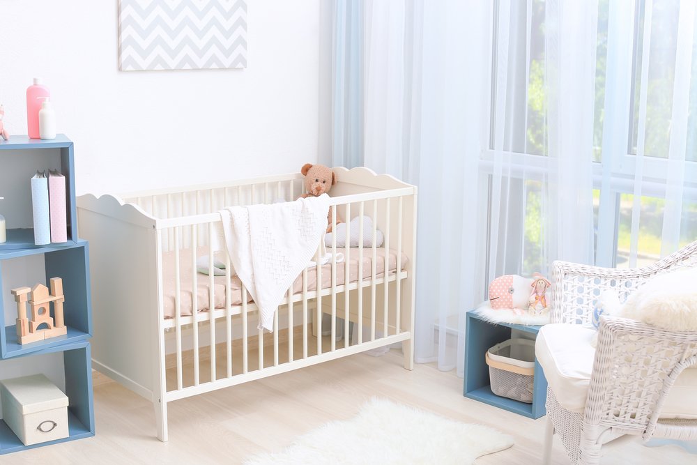 A photo interior design of baby room with crib. | Photo: Shutterstock